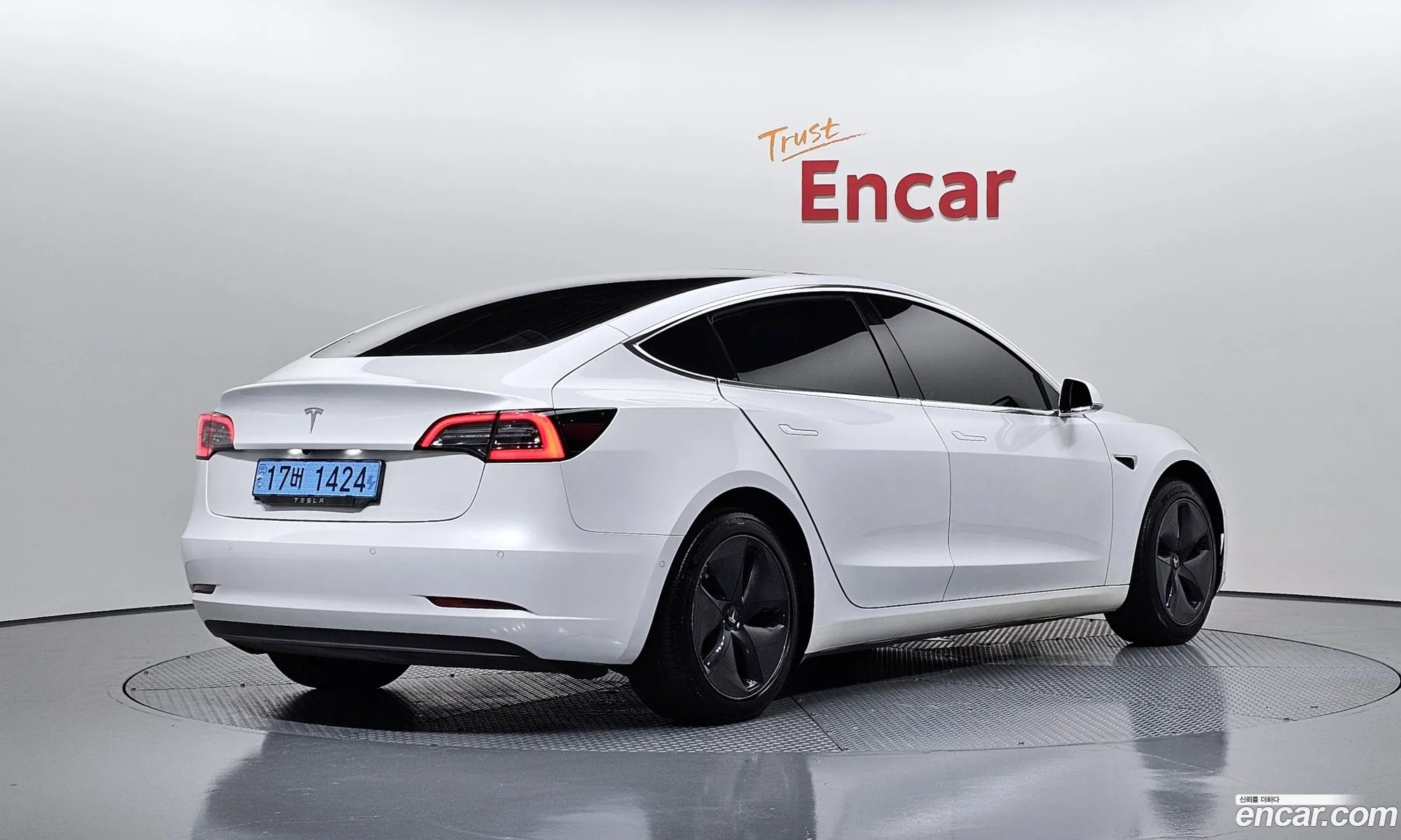 Tesla Model 3 I Standard Range Plus 2020 - фотография 15678367