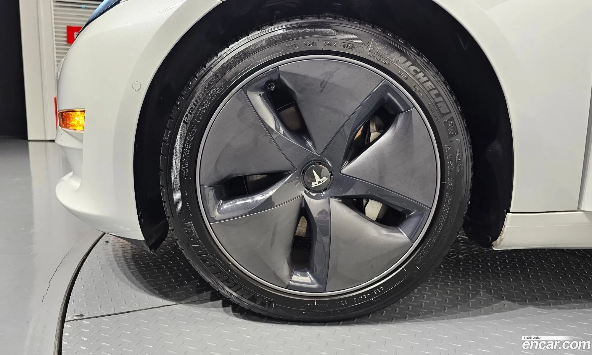 Tesla Model 3 I Standard Range Plus 2020 - фотография 15678370