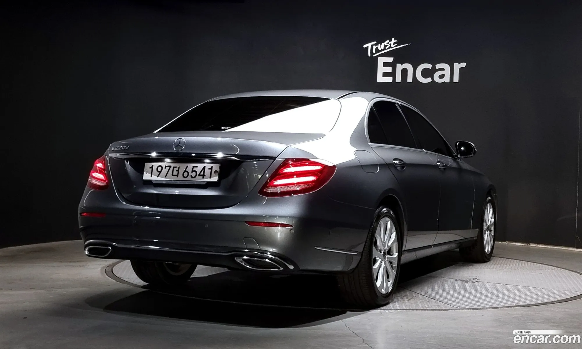 Mercedes-Benz E-Klasse V W213 S213 C238 E220D Exclusive 2019 - фотография 17833141