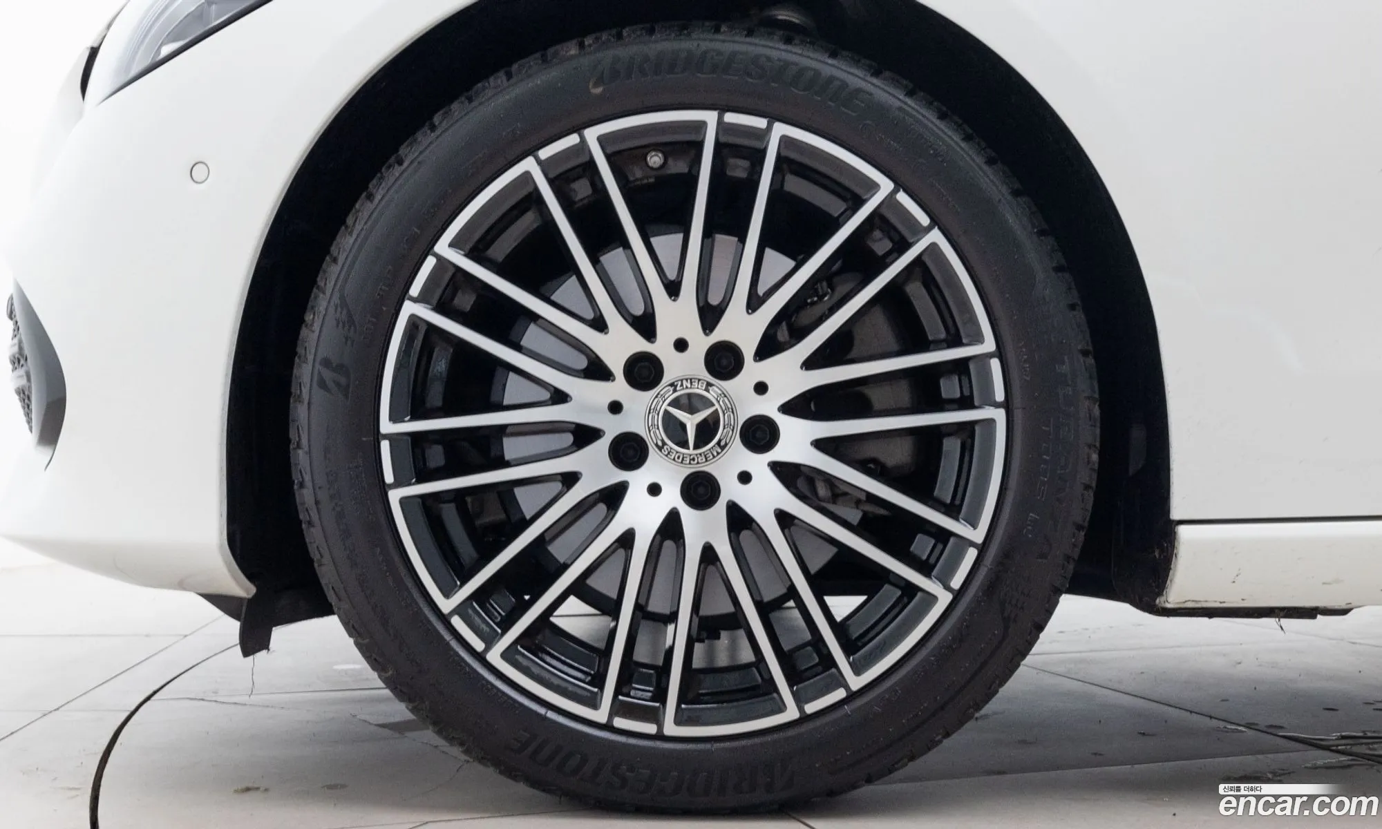 Mercedes-Benz C-Klasse C300 4Matic Avant Garde 2024 - фотография 17434634