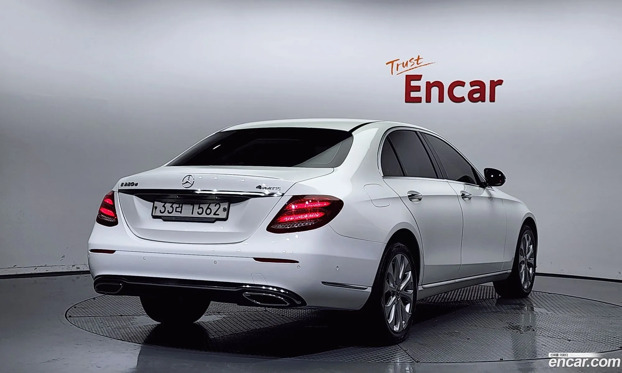 Mercedes-Benz E-Klasse V W213 S213 C238 E220D 4Matic Exclusive 2018 - фотография 17434607