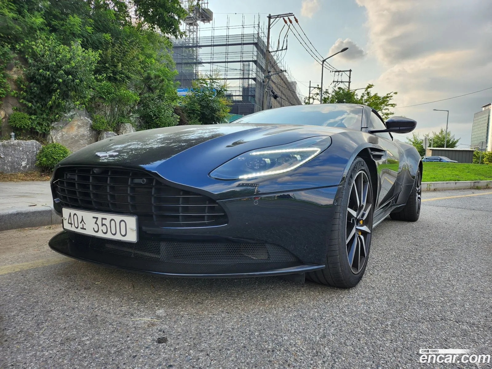 Aston Martin Db11 I 40 V8 Volante 2019 - фотография 3498630