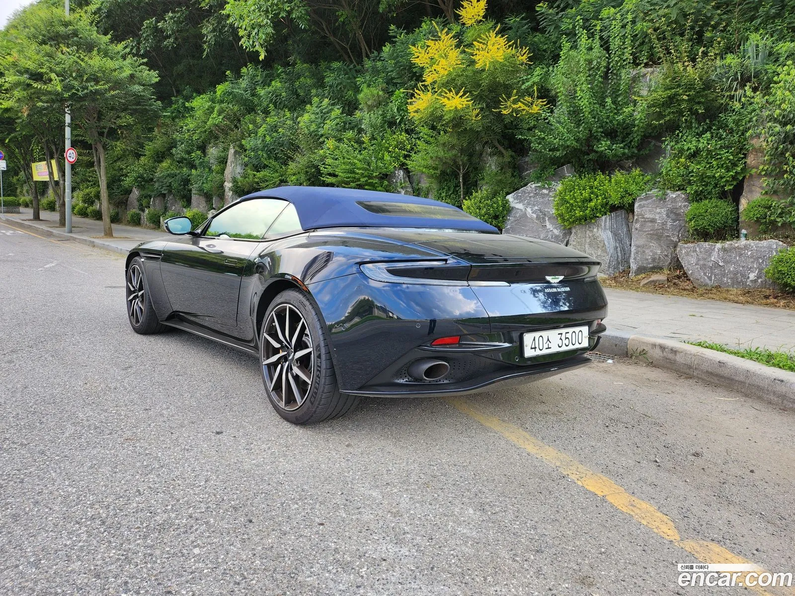 Aston Martin Db11 I 40 V8 Volante 2019 - фотография 3498631