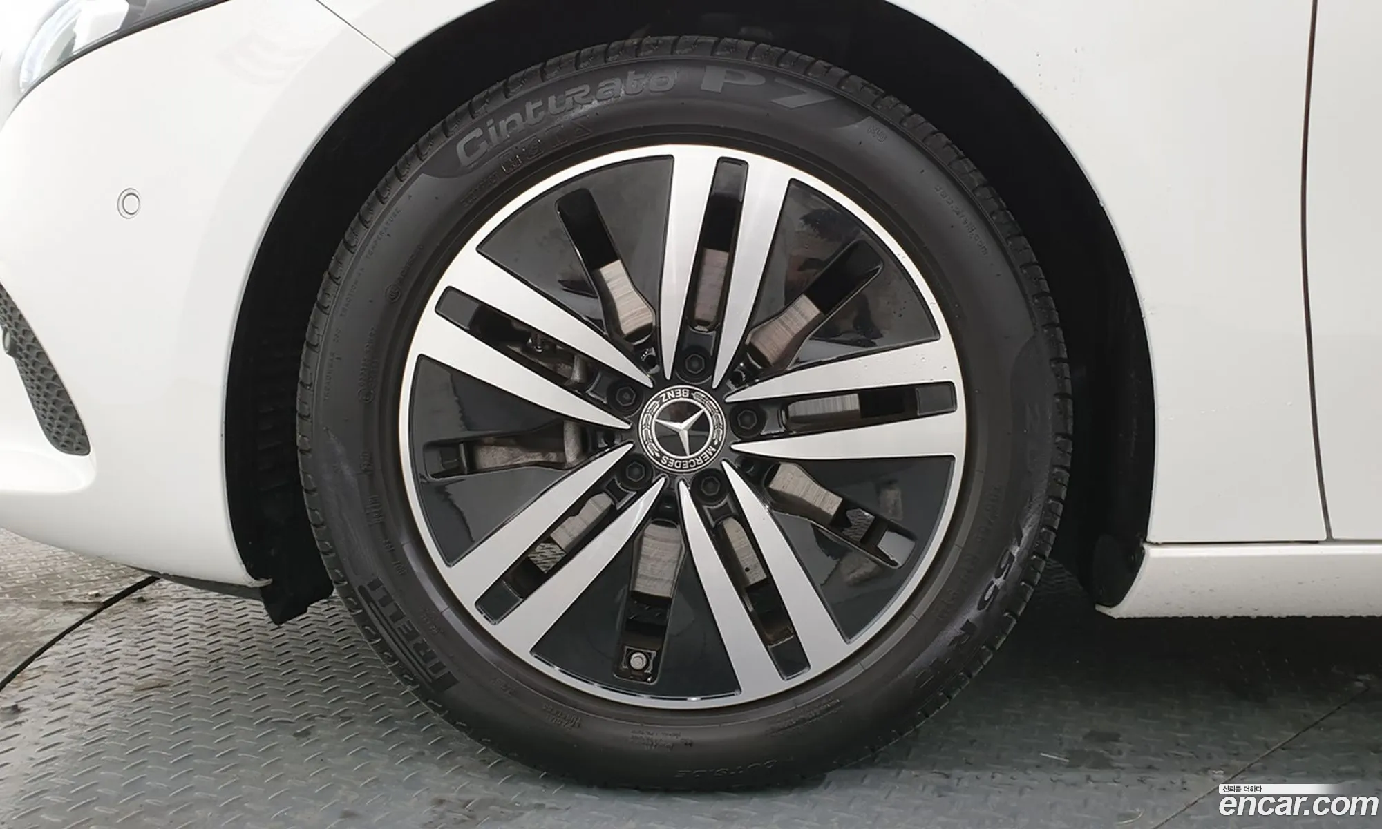Mercedes-Benz A-Klasse A220 Hatchback 2023 - фотография 17434186