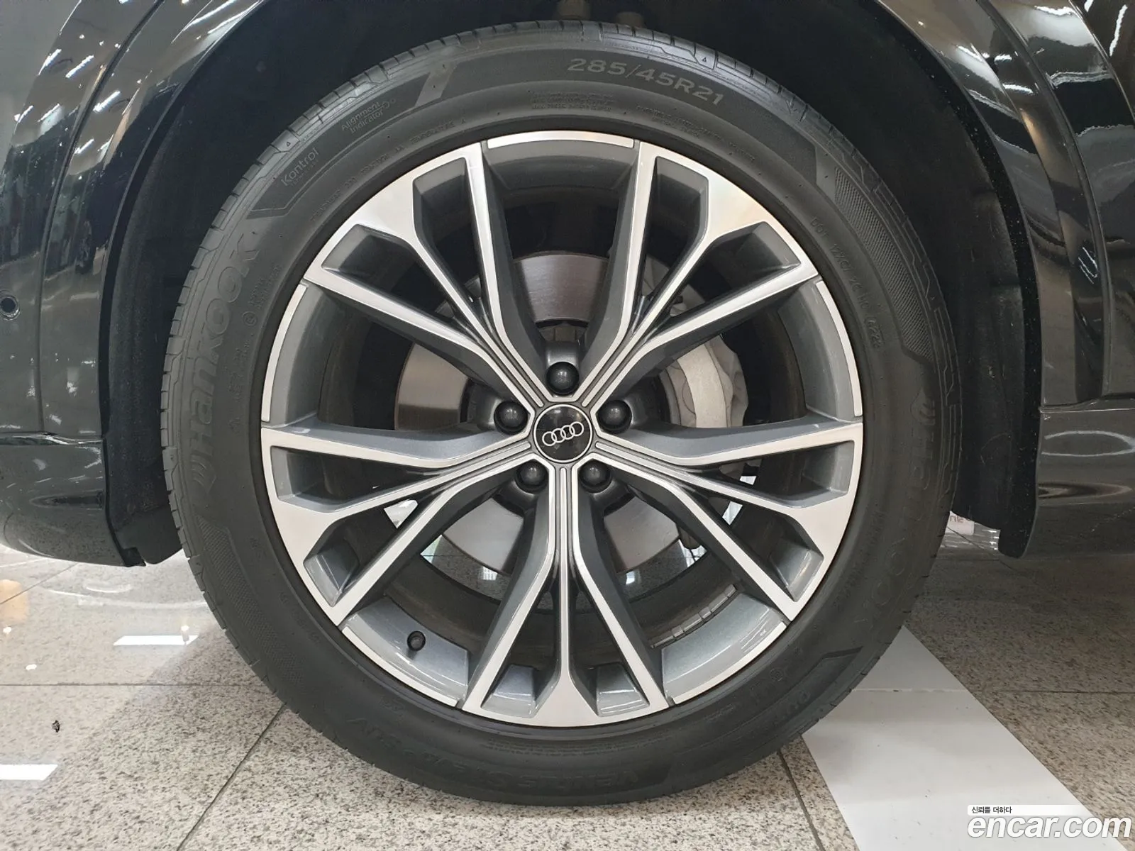 Audi Q8 I 55 Tfsi Quattro Premium 2022 - фотография 3766119