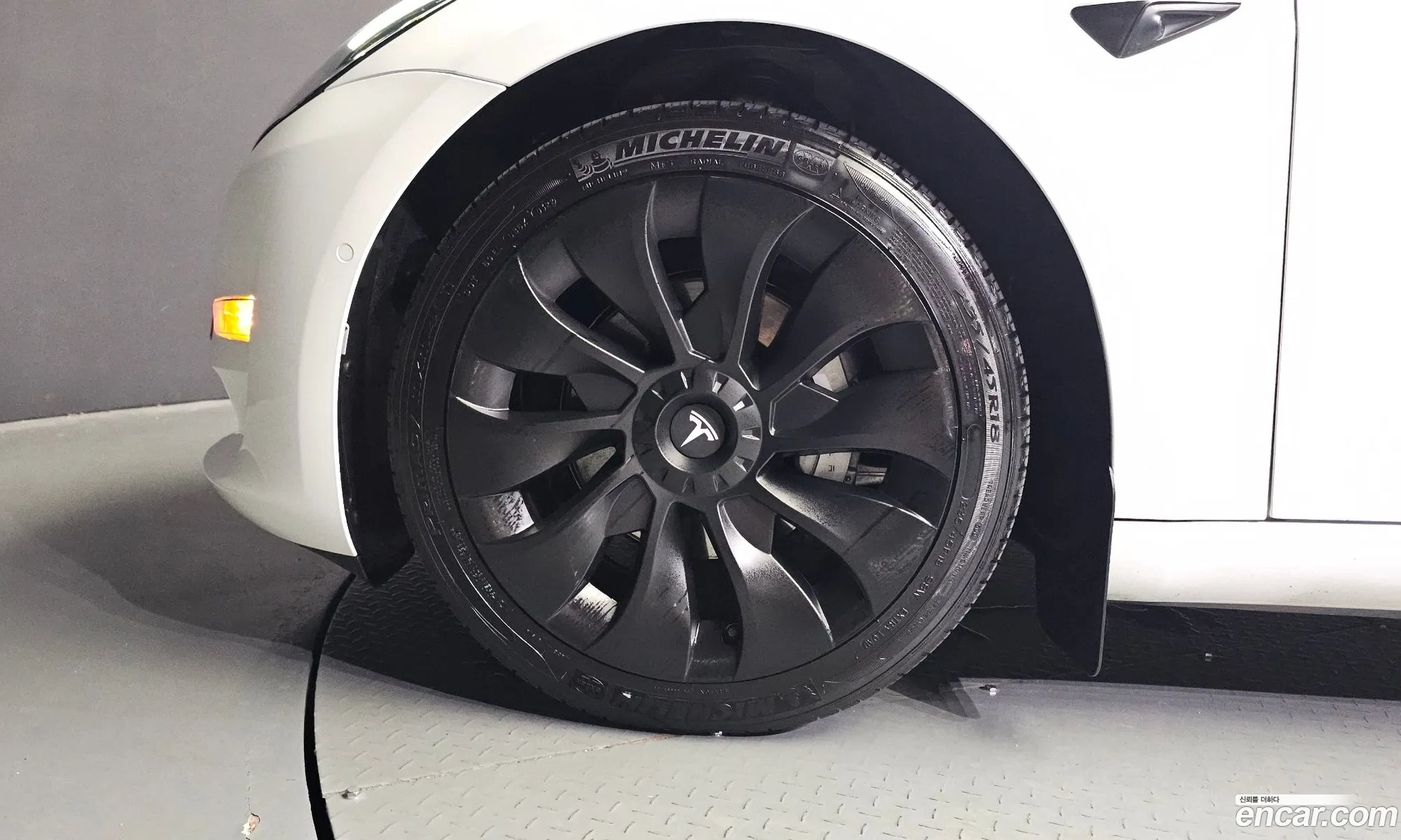 Tesla Model 3 I Long Range 2022 - фотография 3514572
