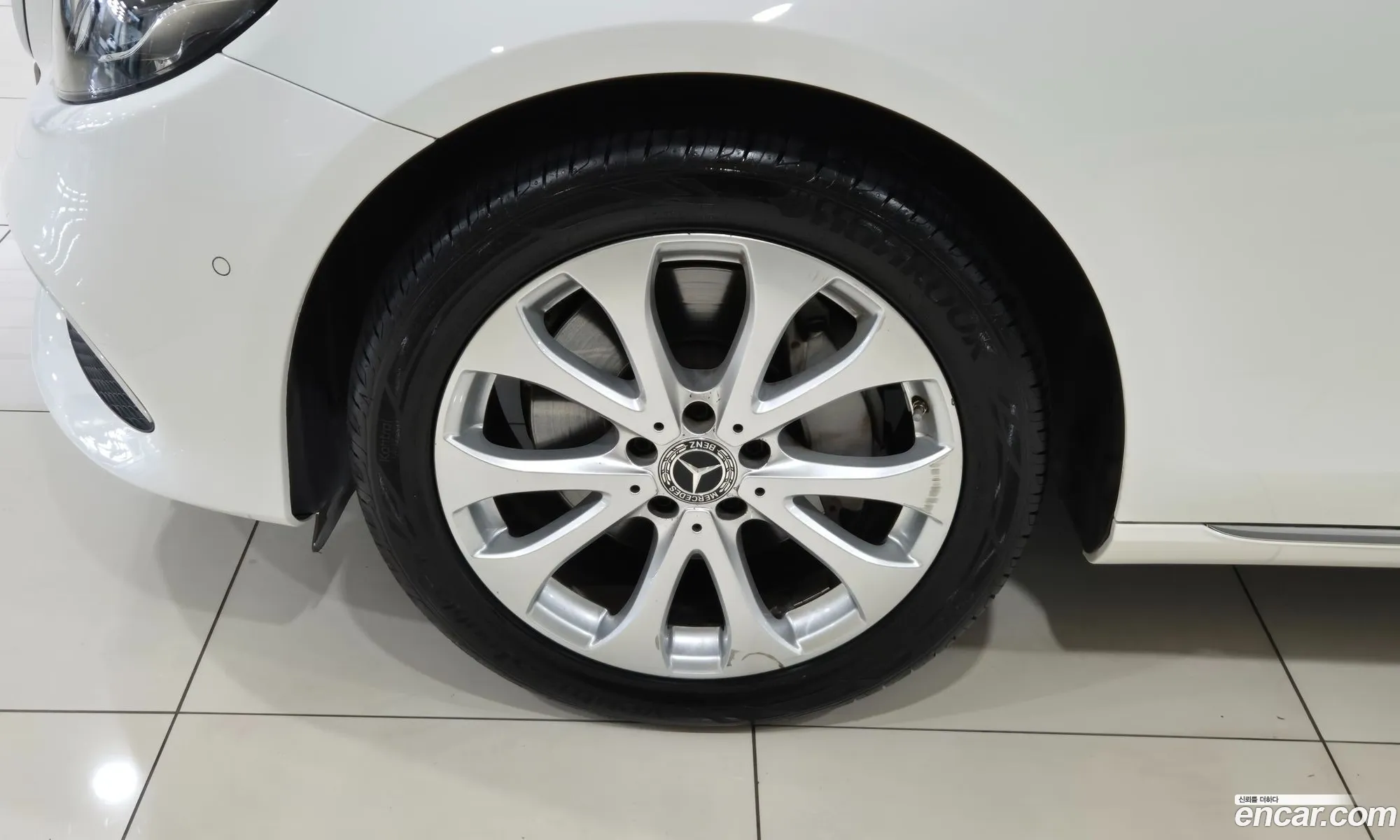 Mercedes-Benz E-Klasse V W213 S213 C238 E300 Exclusive 2019 - фотография 17258204