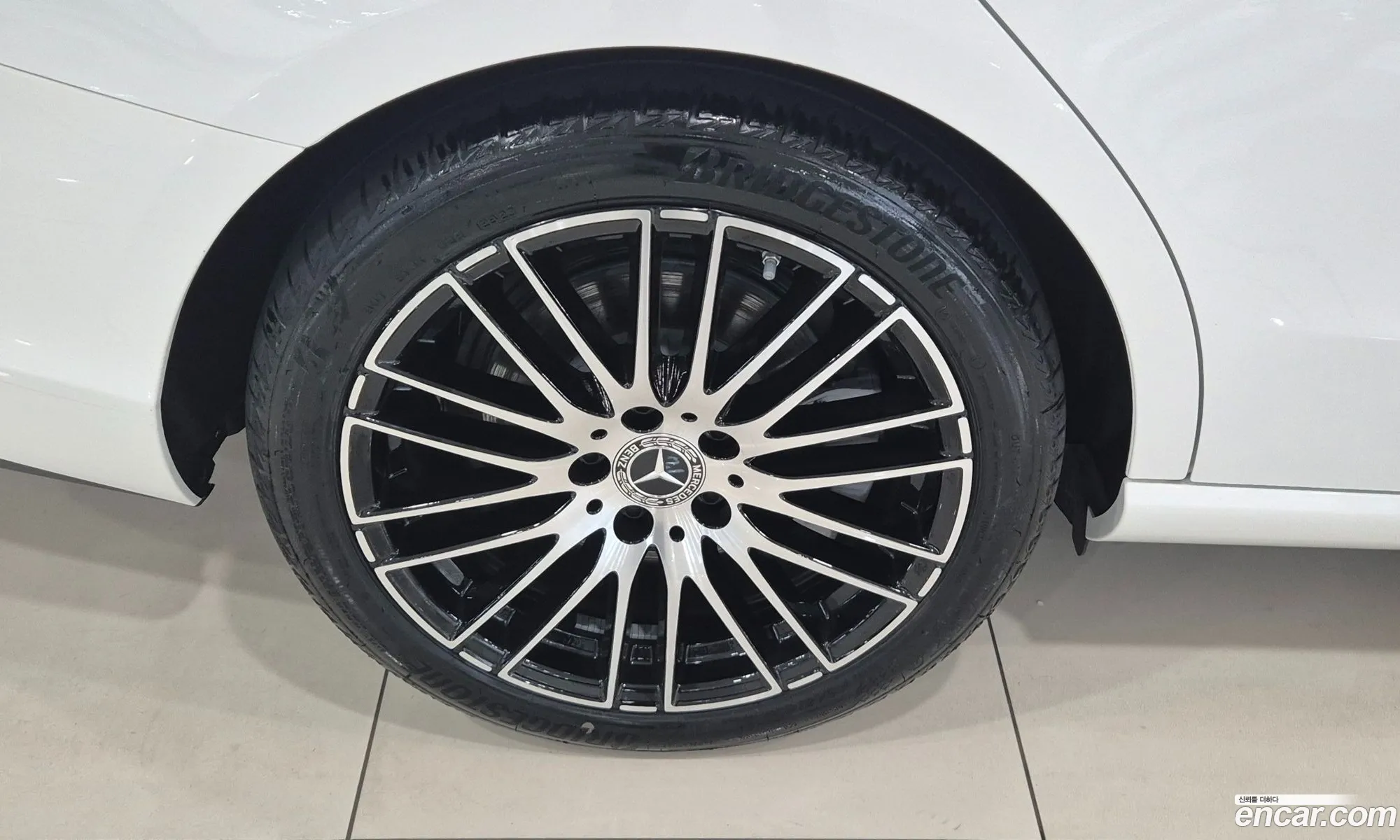 Mercedes-Benz C-Klasse C300 4Matic Avant Garde 2024 - фотография 17360575