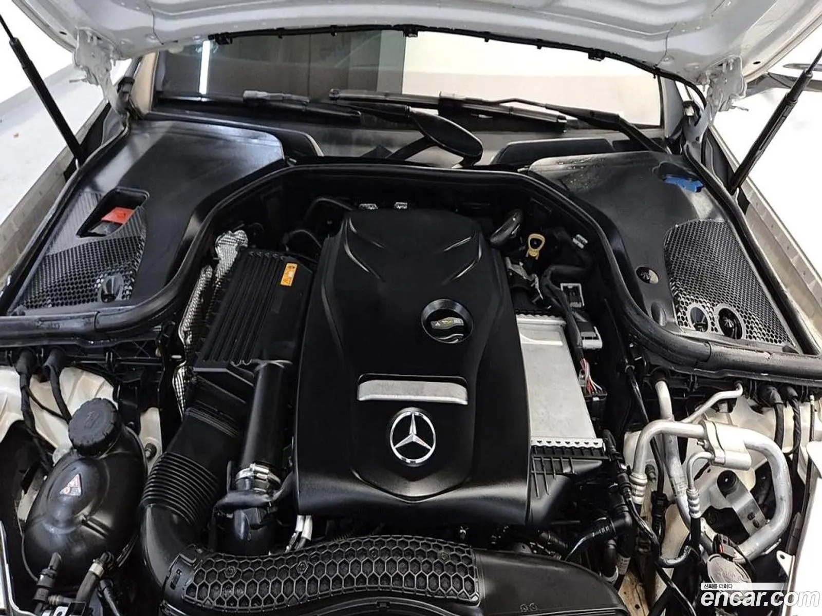 Mercedes-Benz E-Klasse E200 Avant Garde 2017 - фотография 17300803