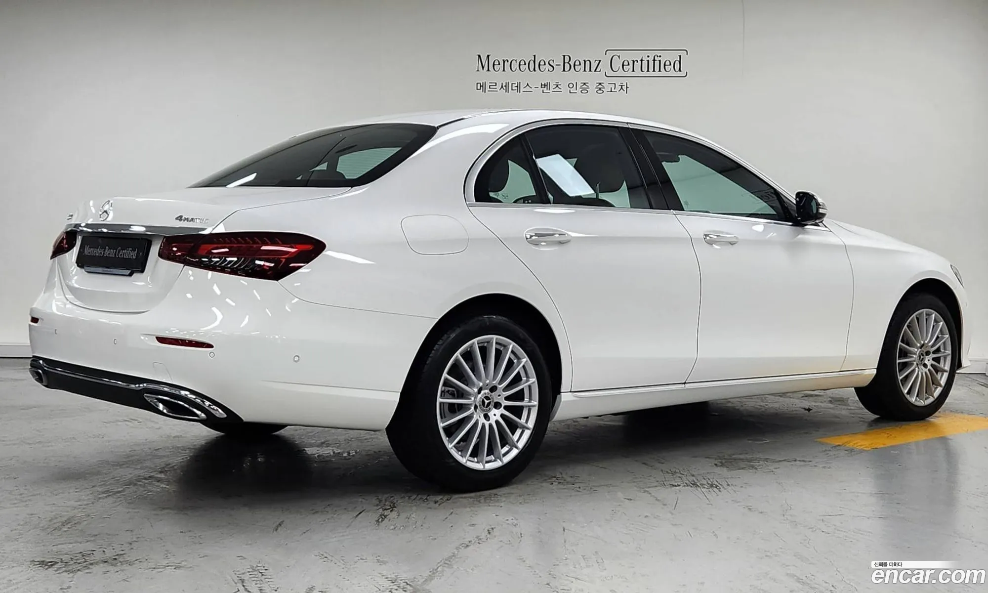 Mercedes-Benz E-Klasse E220D 4Matic Exclusive 2023 - фотография 17247940
