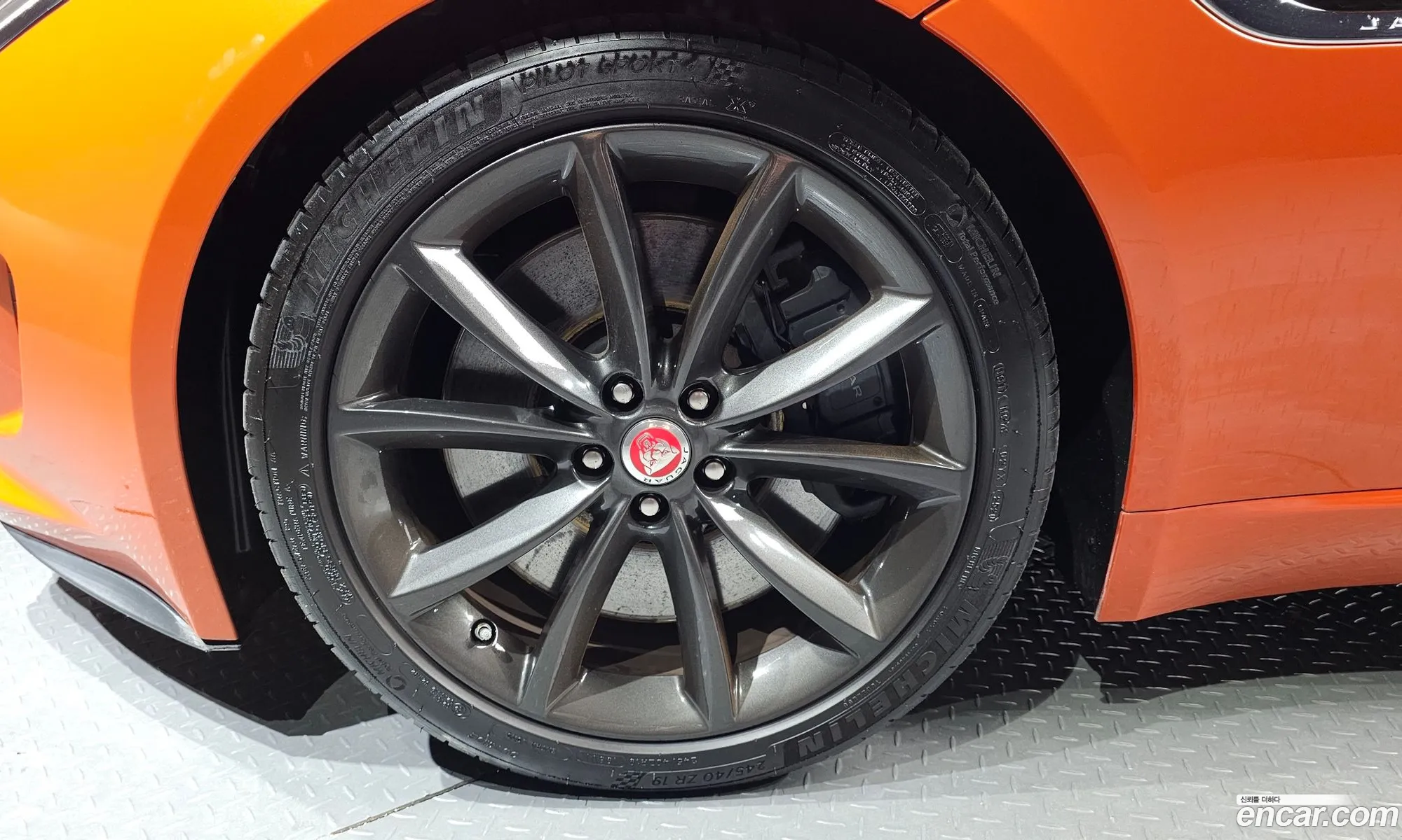 Jaguar F-Type 30 S Coupe 2017 - фотография 3500373