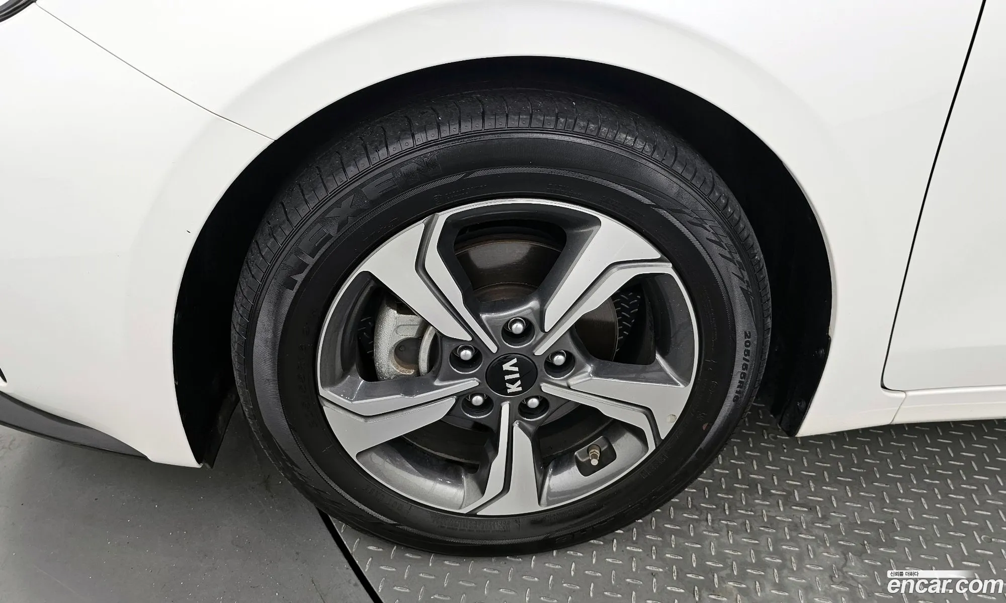 Kia K3 Prestige 2018 - фотография 17554103