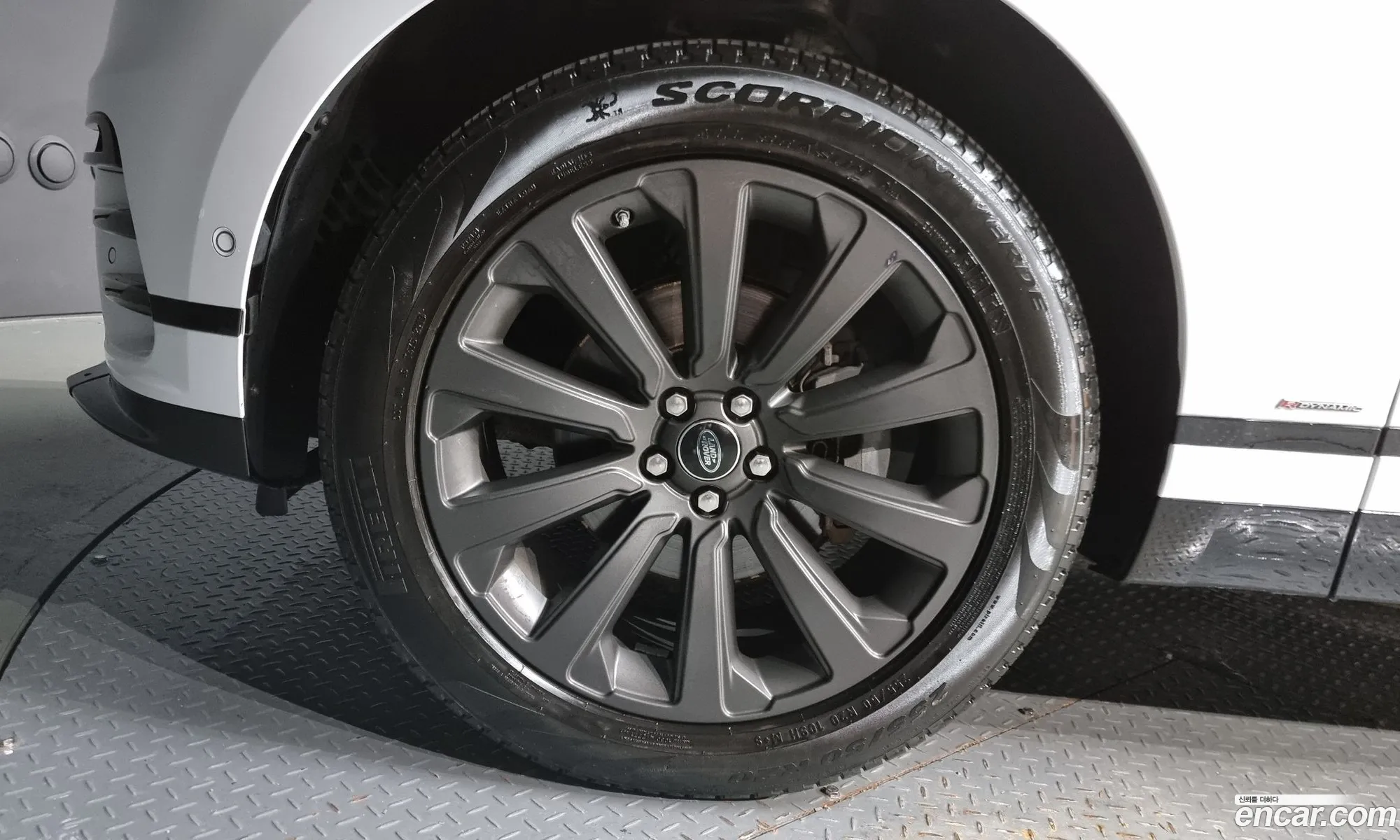Land Rover Range Rover Velar I 20 D240 R-Dynamic Se 2018 - фотография 3530644