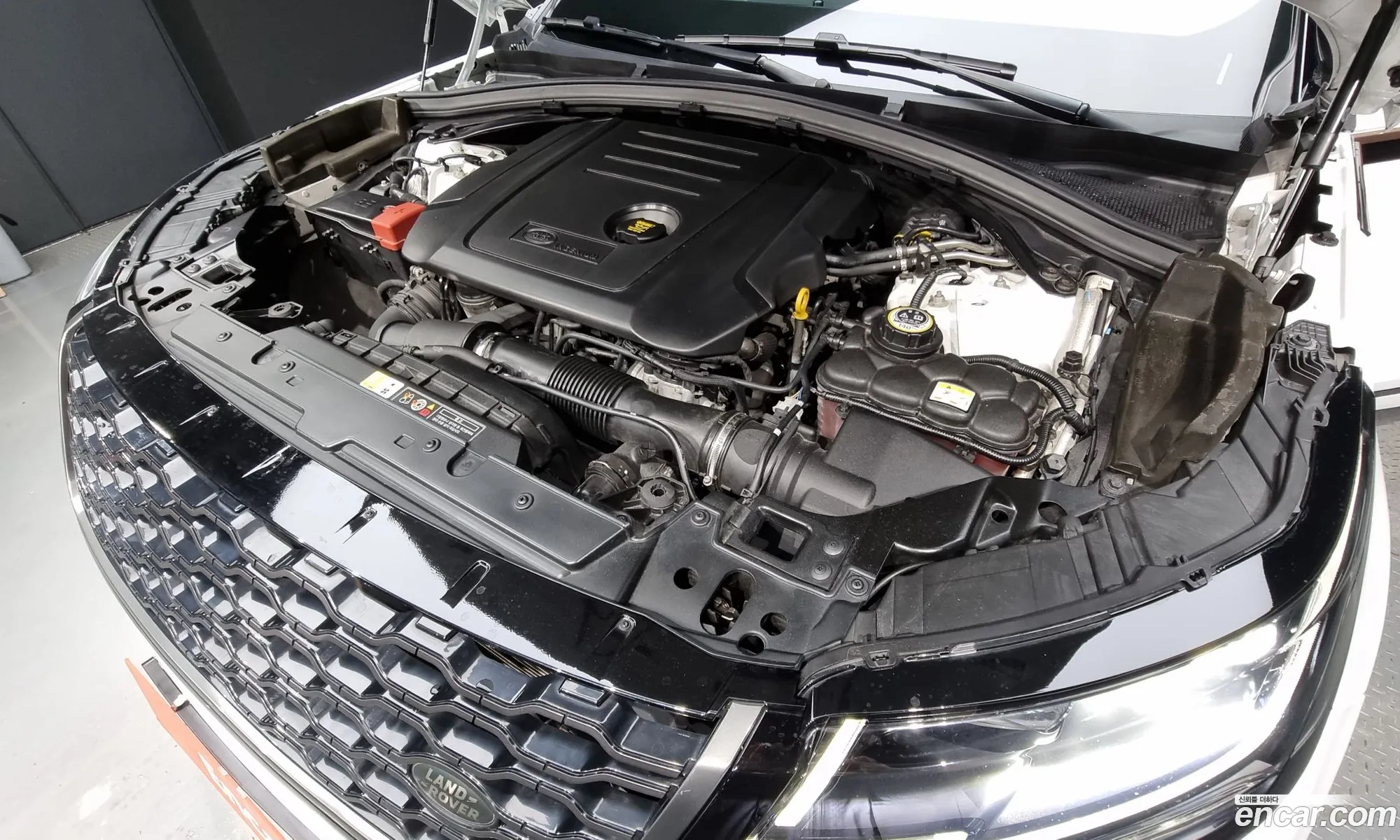 Land Rover Range Rover Velar I 20 D240 R-Dynamic Se 2018 - фотография 3530645