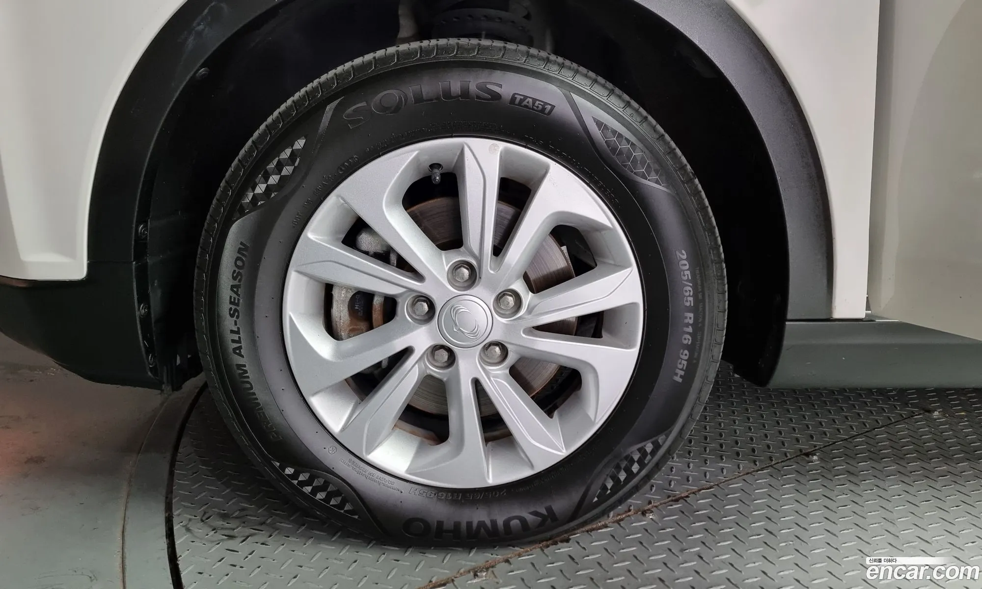 Kg Mobility Ssangyong Very New Tivoli Diesel 16 2Wd V1 - фотография 7268971