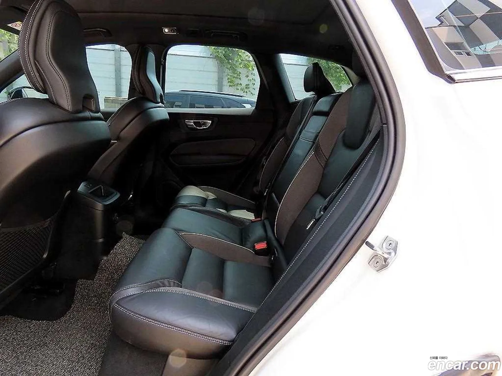 Volvo Xc60 2Nd Generation T8 R-Design - фотография 3826856