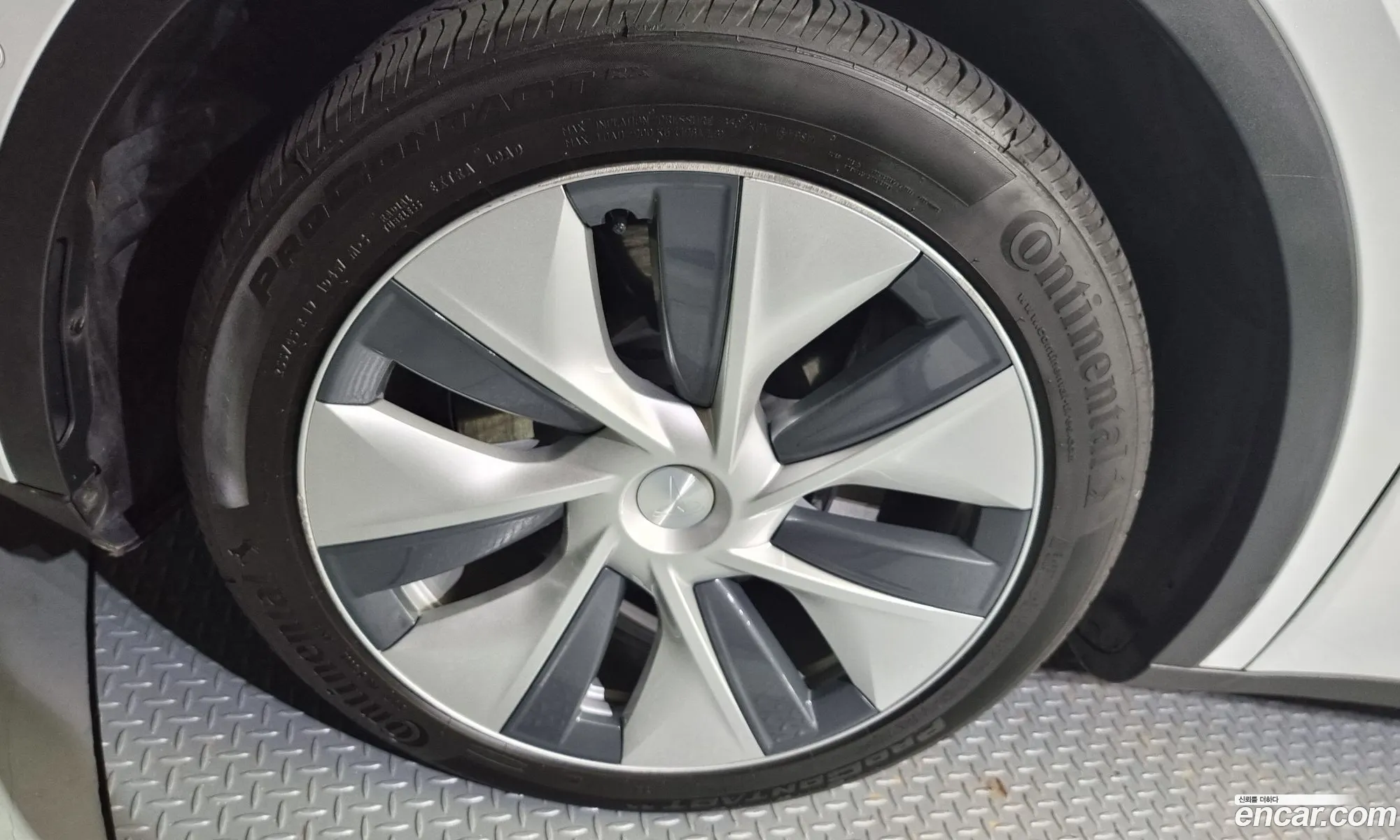 Tesla Model Y I Long Range 2021 - фотография 3514596