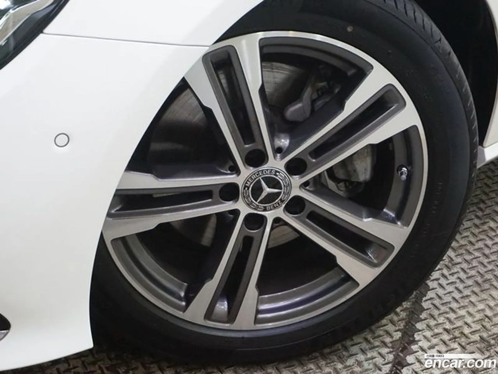 Mercedes-Benz E-Klasse E250 Avantgarde 2023 - фотография 17140431