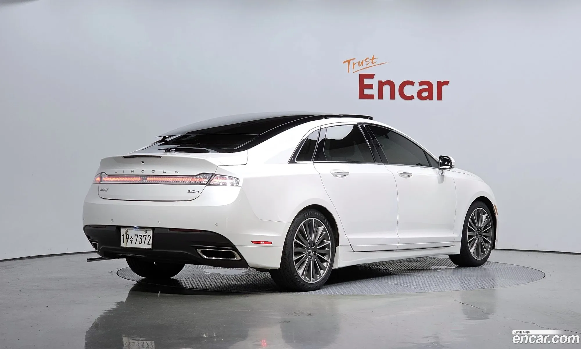 Lincoln Mkz Ii Hybrid 2016 - фотография 3499435
