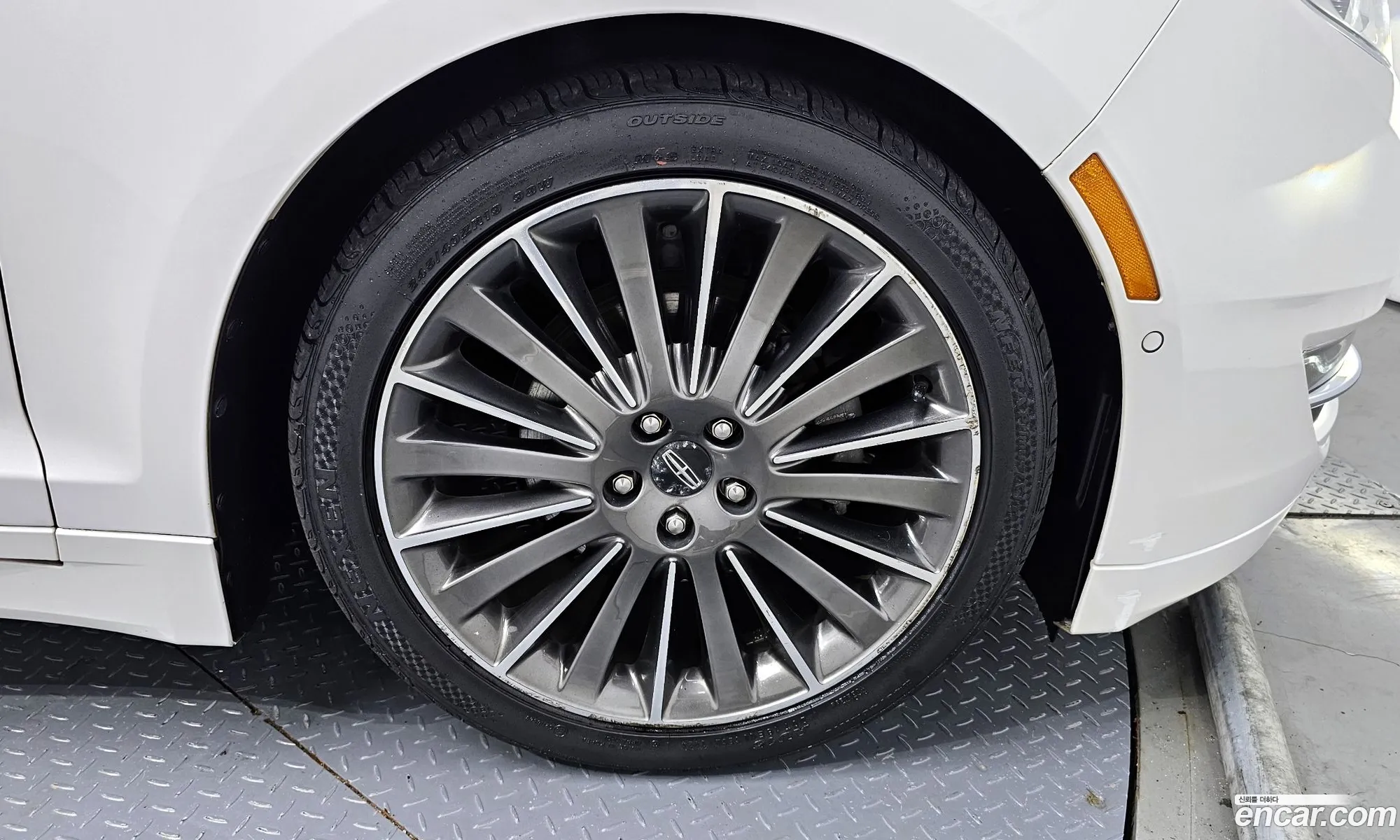 Lincoln Mkz Ii Hybrid 2016 - фотография 3499438