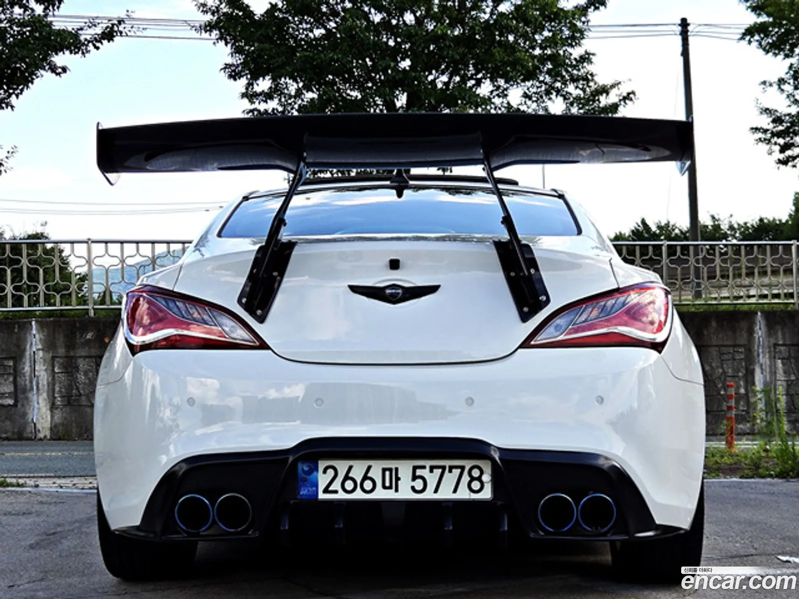 Hyundai Genesis I 200 Turbo D 2011 - фотография 18837817