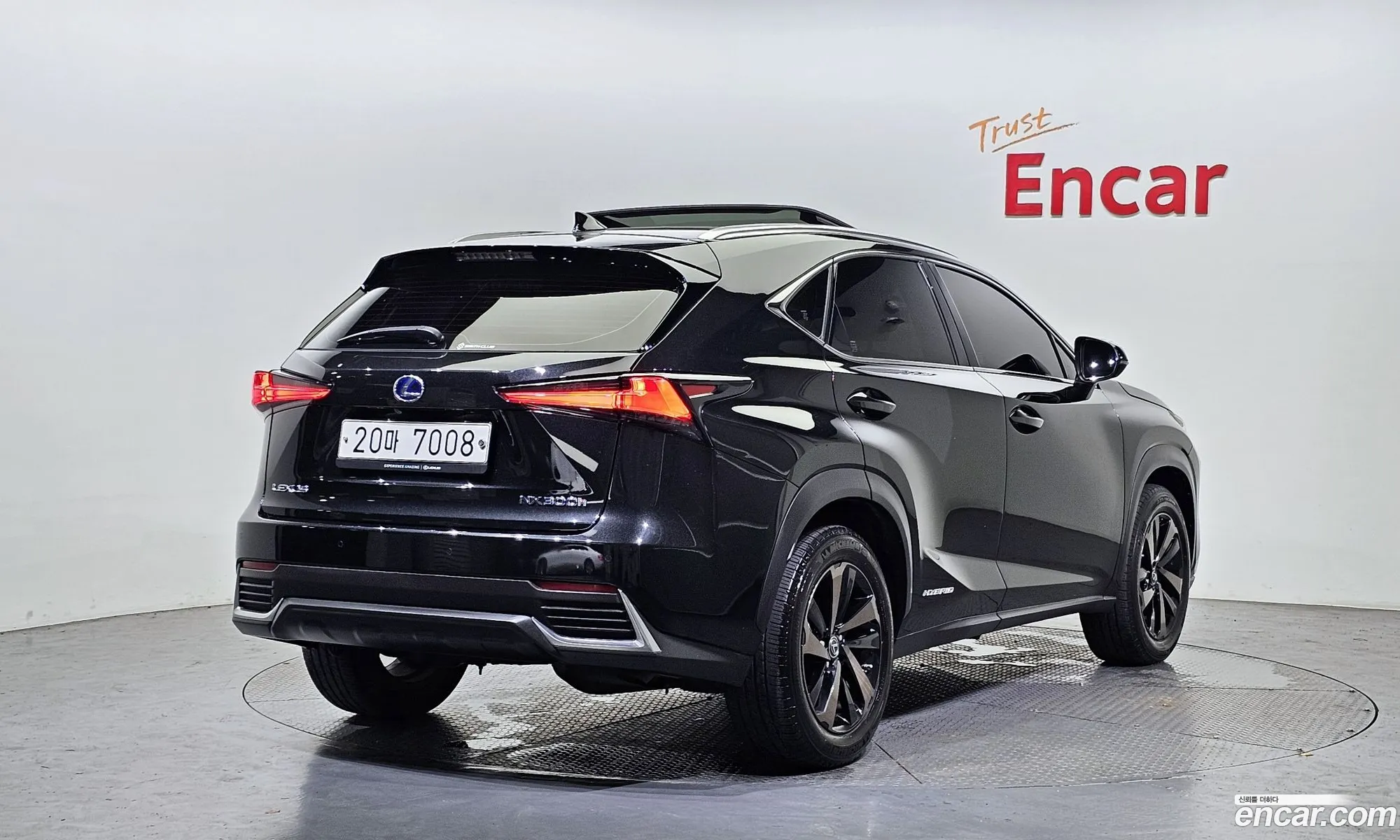 Lexus Nx300H Executive - фотография 3738453