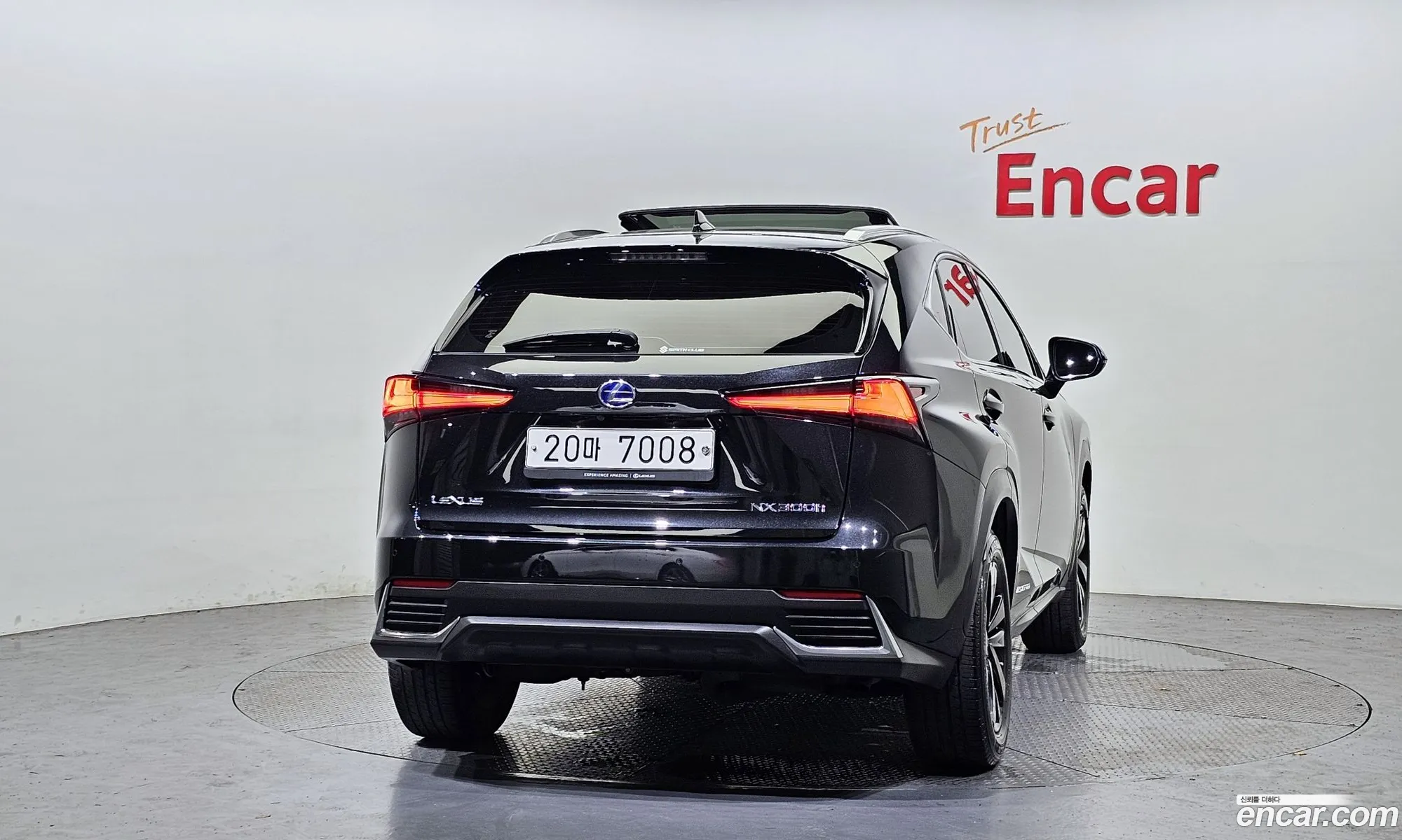 Lexus Nx300H Executive - фотография 3738455