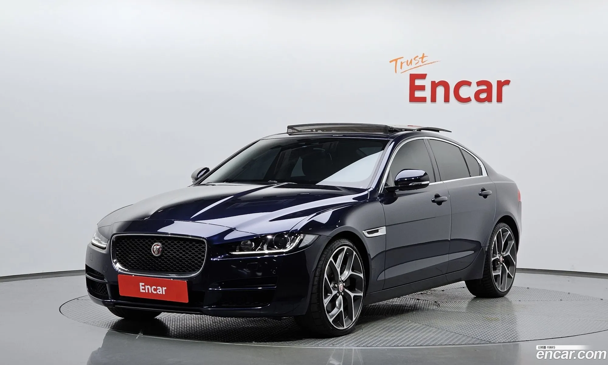 Jaguar Xe 20T Prestige 2018 - фотография 3739687
