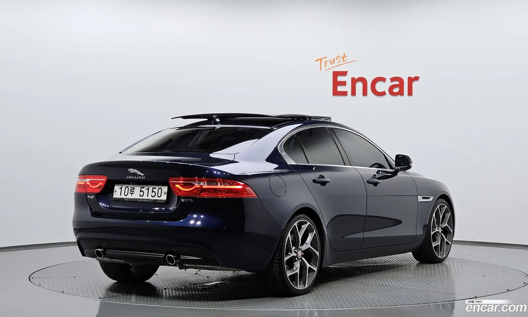 Jaguar Xe 20T Prestige 2018 - фотография 3739688