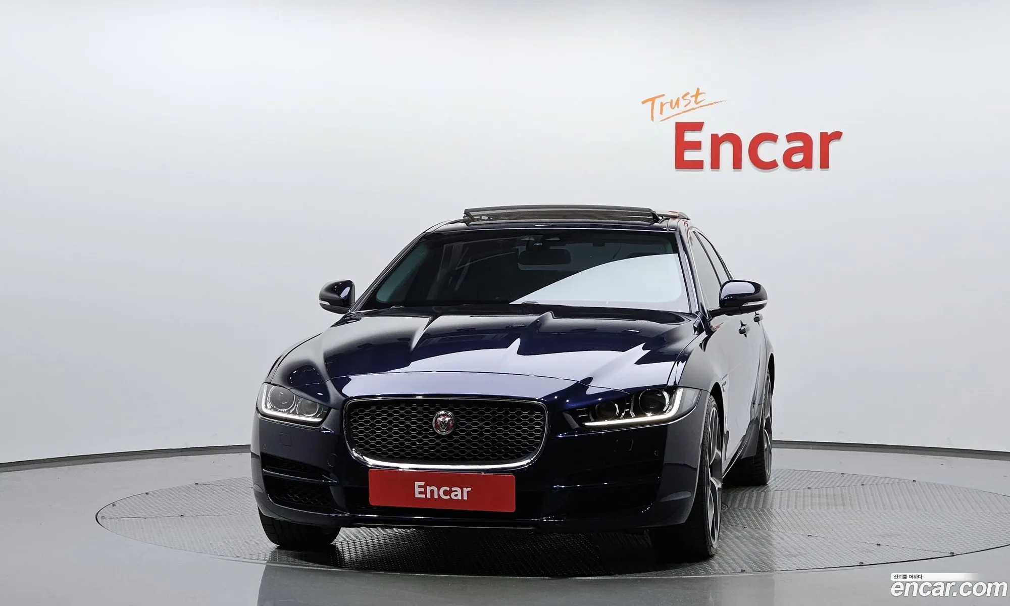 Jaguar Xe 20T Prestige 2018 - фотография 3739690