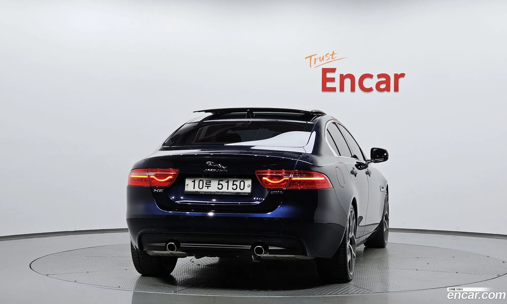 Jaguar Xe 20T Prestige 2018 - фотография 3739692