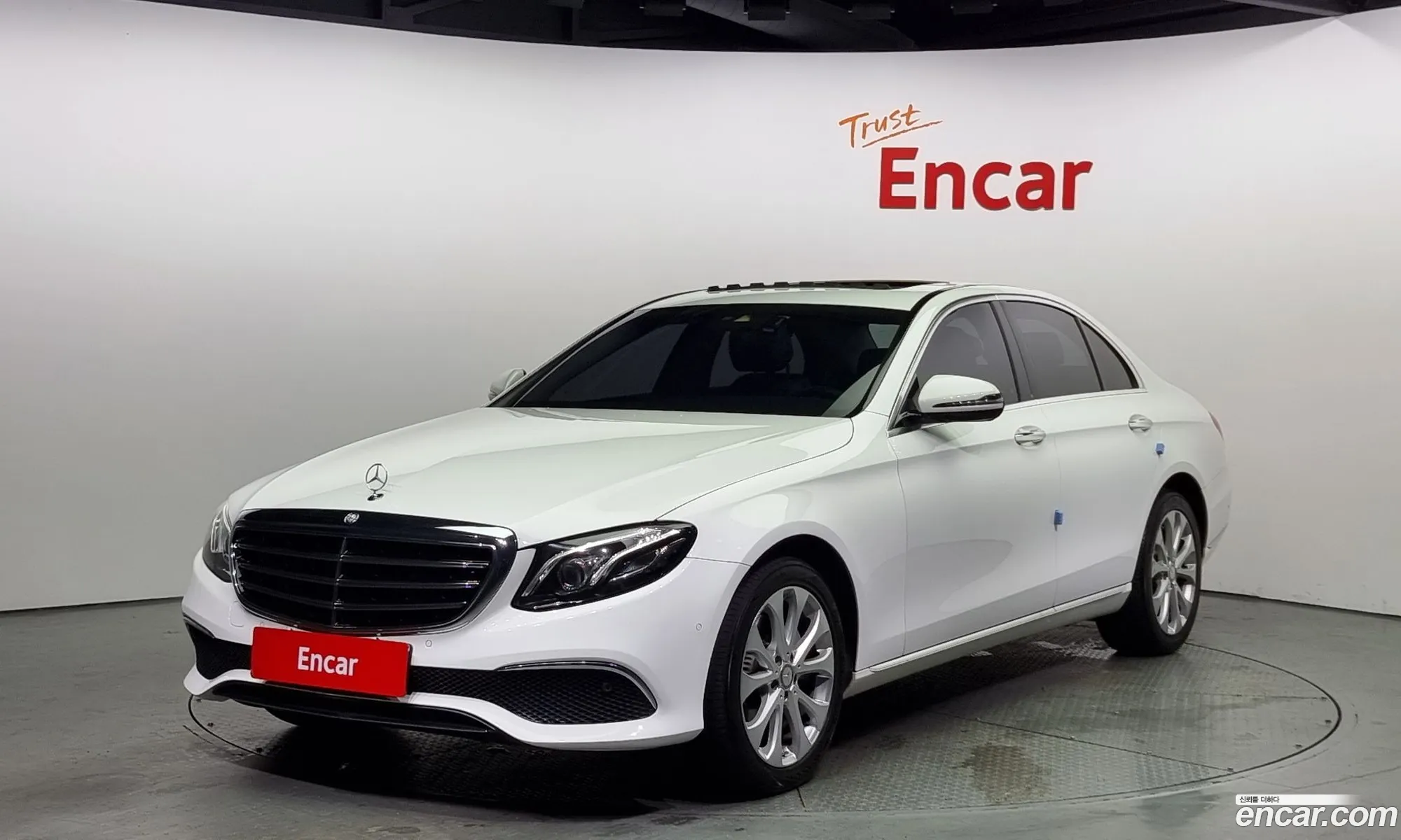 Mercedes-Benz E-Klasse E220D Exclusive 2017 - фотография 17140499