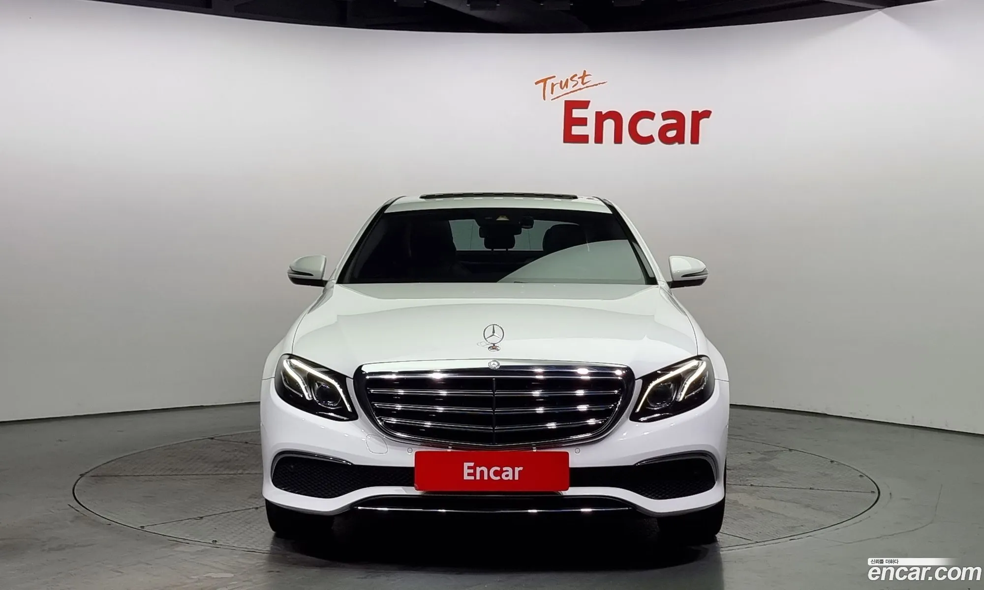 Mercedes-Benz E-Klasse E220D Exclusive 2017 - фотография 17140501