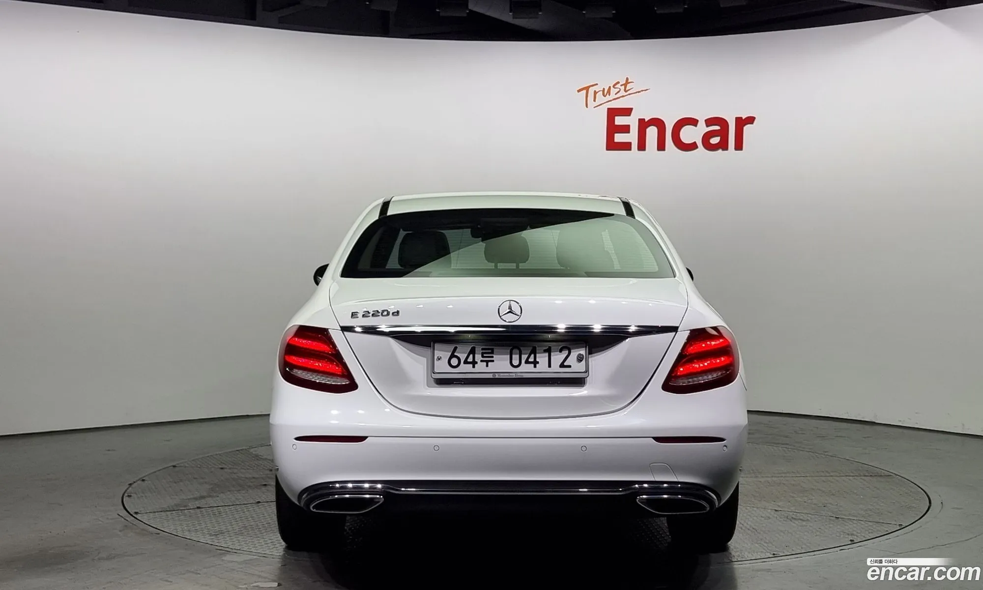 Mercedes-Benz E-Klasse E220D Exclusive 2017 - фотография 17140502