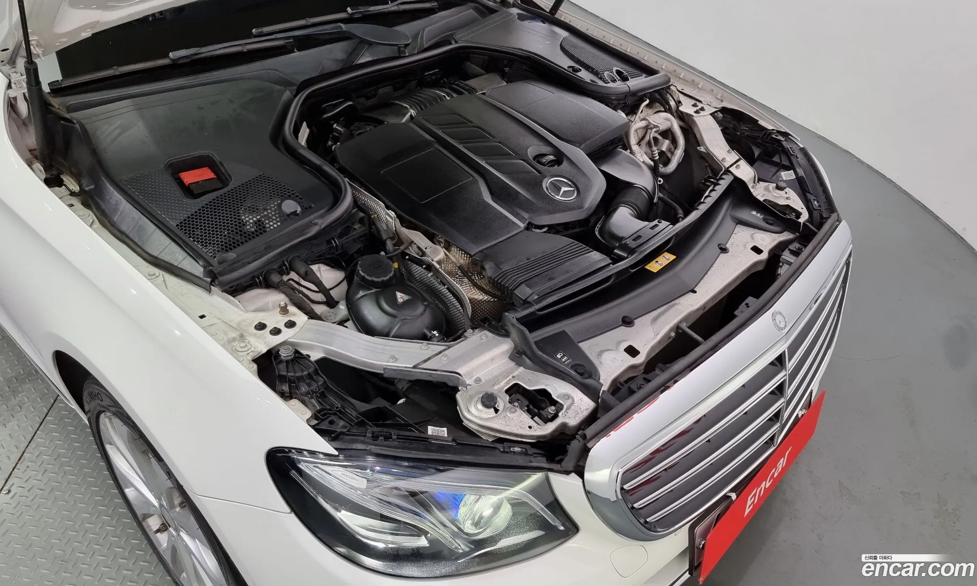 Mercedes-Benz E-Klasse E220D Exclusive 2017 - фотография 17140504