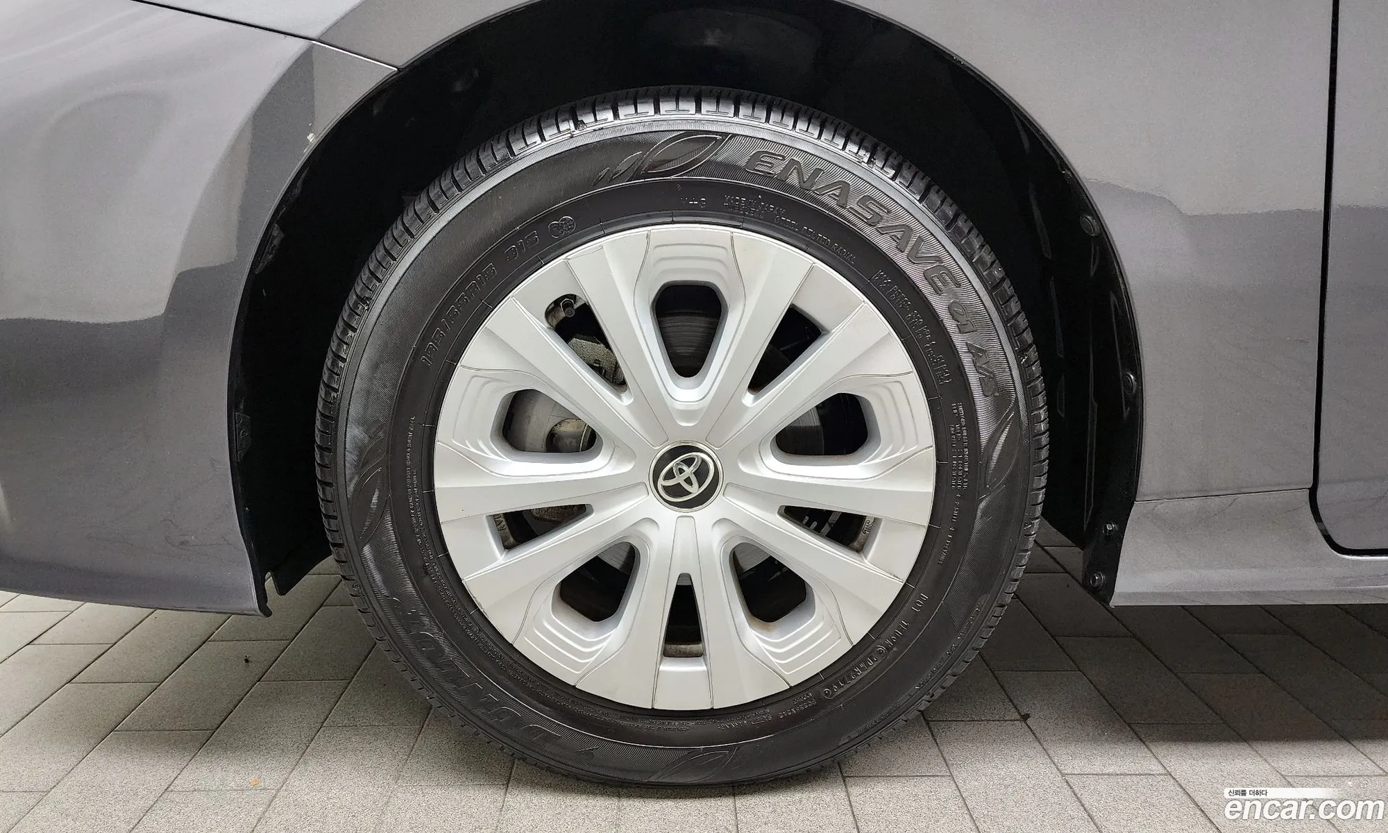 Toyota Prius 4Th Generation 18 Awd - фотография 14852095