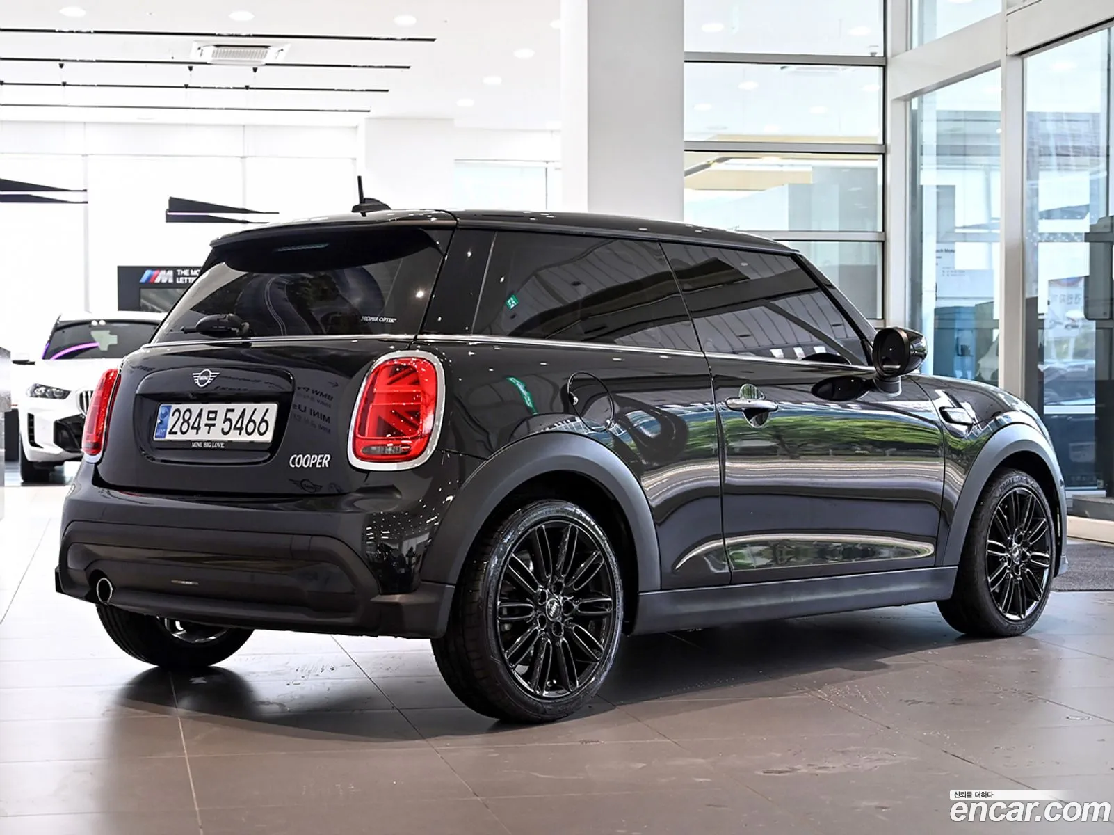 Mini Cooper Classic Plus 2023 - фотография 3707000