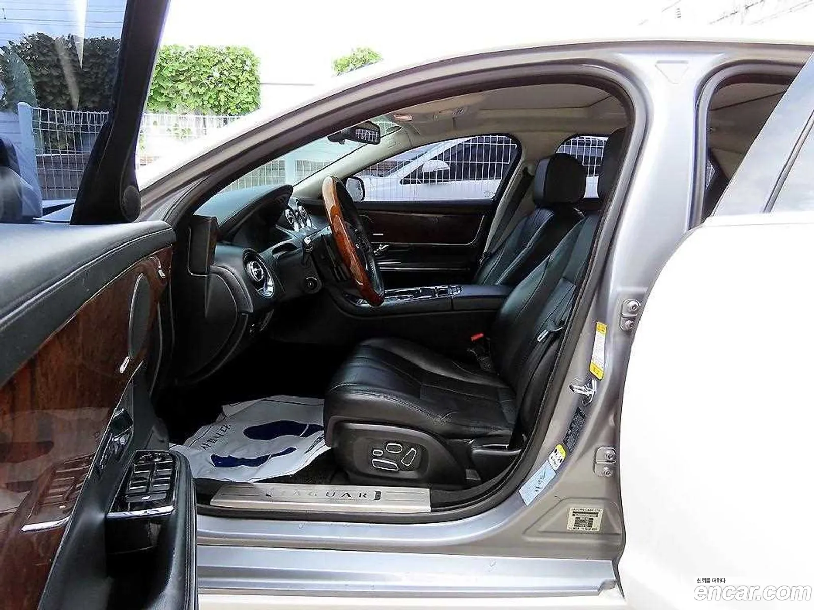 Jaguar Xj 30D Premium Luxury Lwb 2011 - фотография 3739655