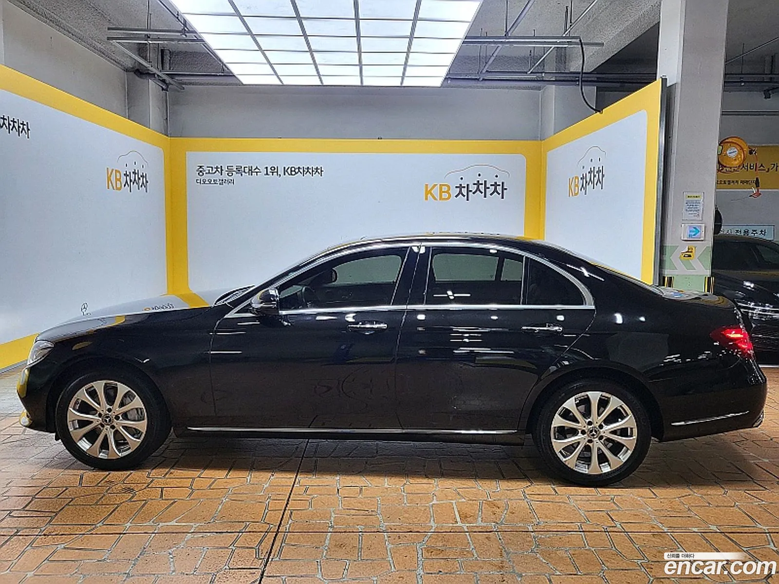 Mercedes-Benz E-Klasse V W213 S213 C238 E300 4Matic Exclusive 2018 - фотография 17146929