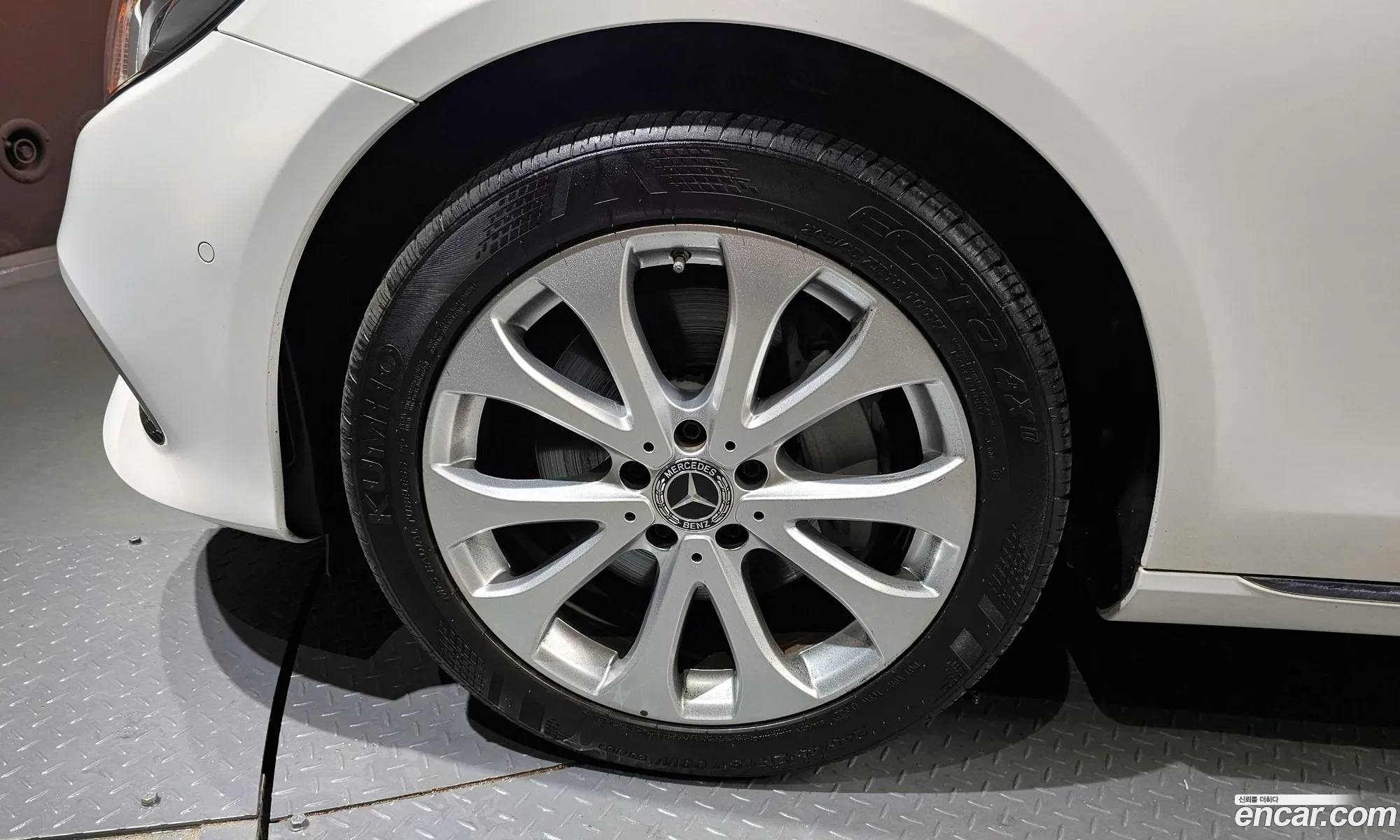 Mercedes-Benz E-Klasse V W213 S213 C238 E300 Exclusive 2019 - фотография 16570923