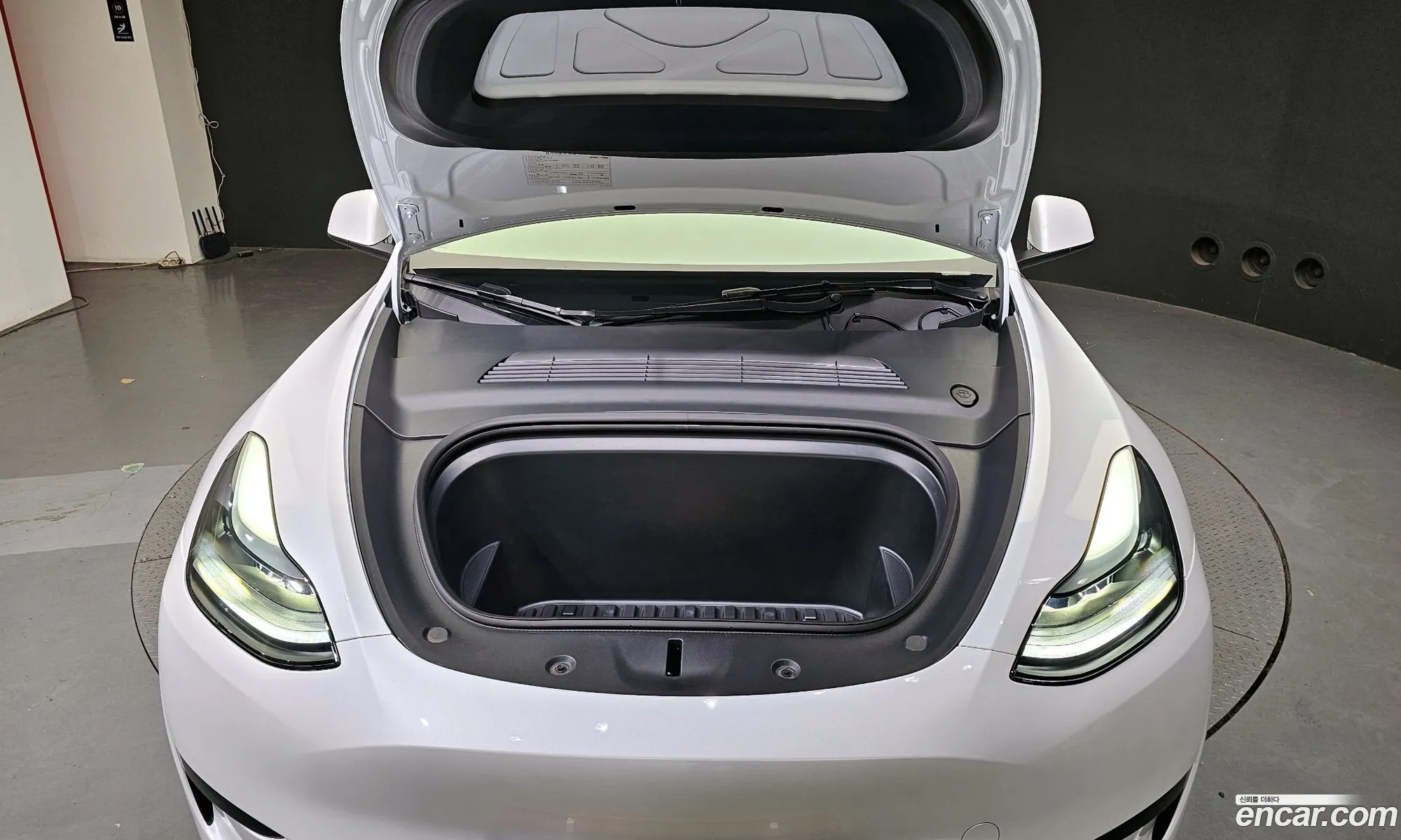Tesla Model Y Rwd 2024 - фотография 14550681