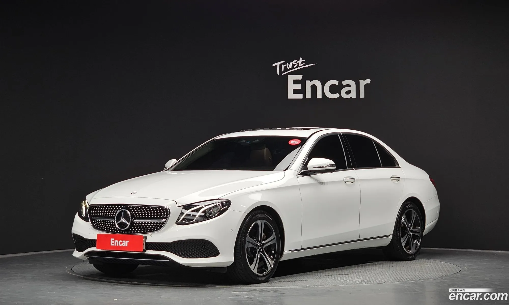 Mercedes-Benz E-Klasse E200 Avant Garde 2017 - фотография 17071825