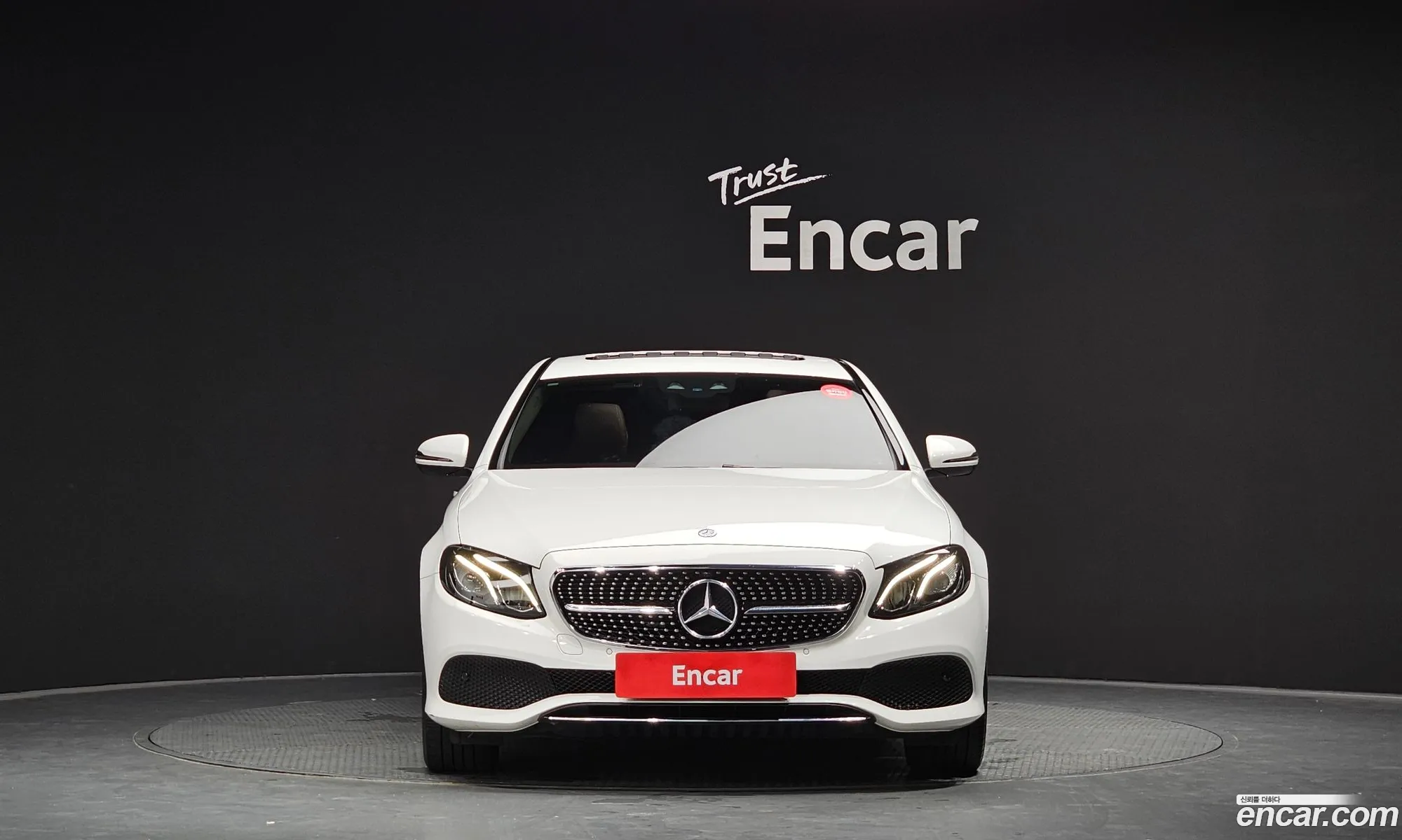 Mercedes-Benz E-Klasse E200 Avant Garde 2017 - фотография 17071827
