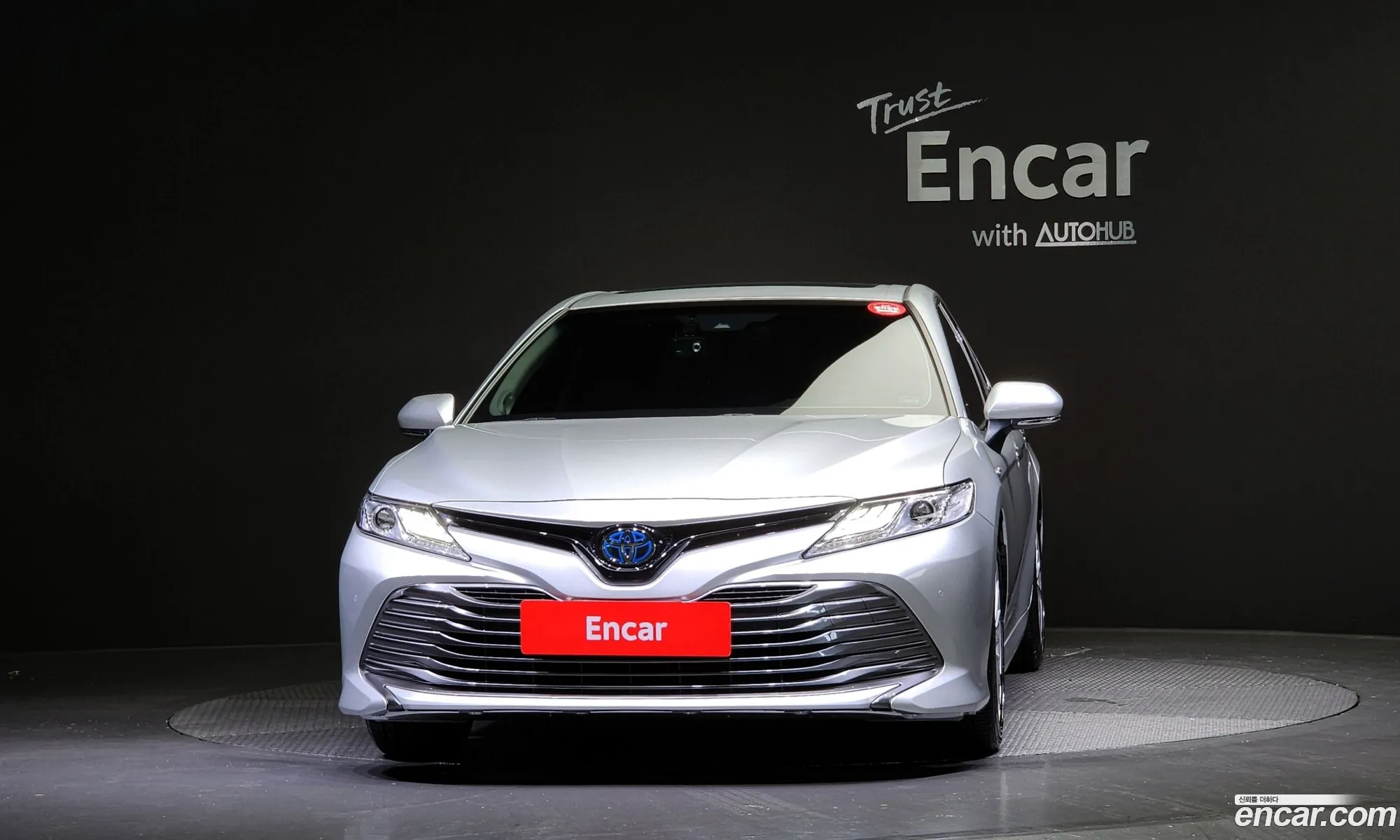 Toyota Camry Xv70 25 Xle Hybrid - фотография 14852081