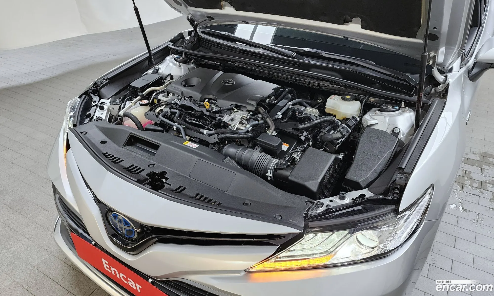 Toyota Camry Xv70 25 Xle Hybrid - фотография 14852084