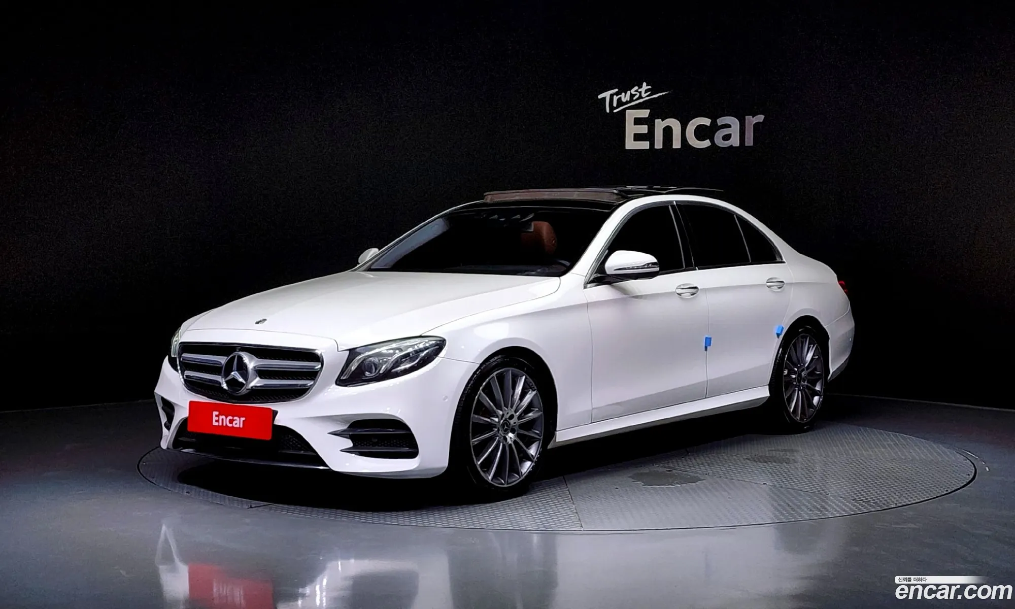 Mercedes-Benz E-Klasse E300 4Matic Amg Line 2017 - фотография 17092092