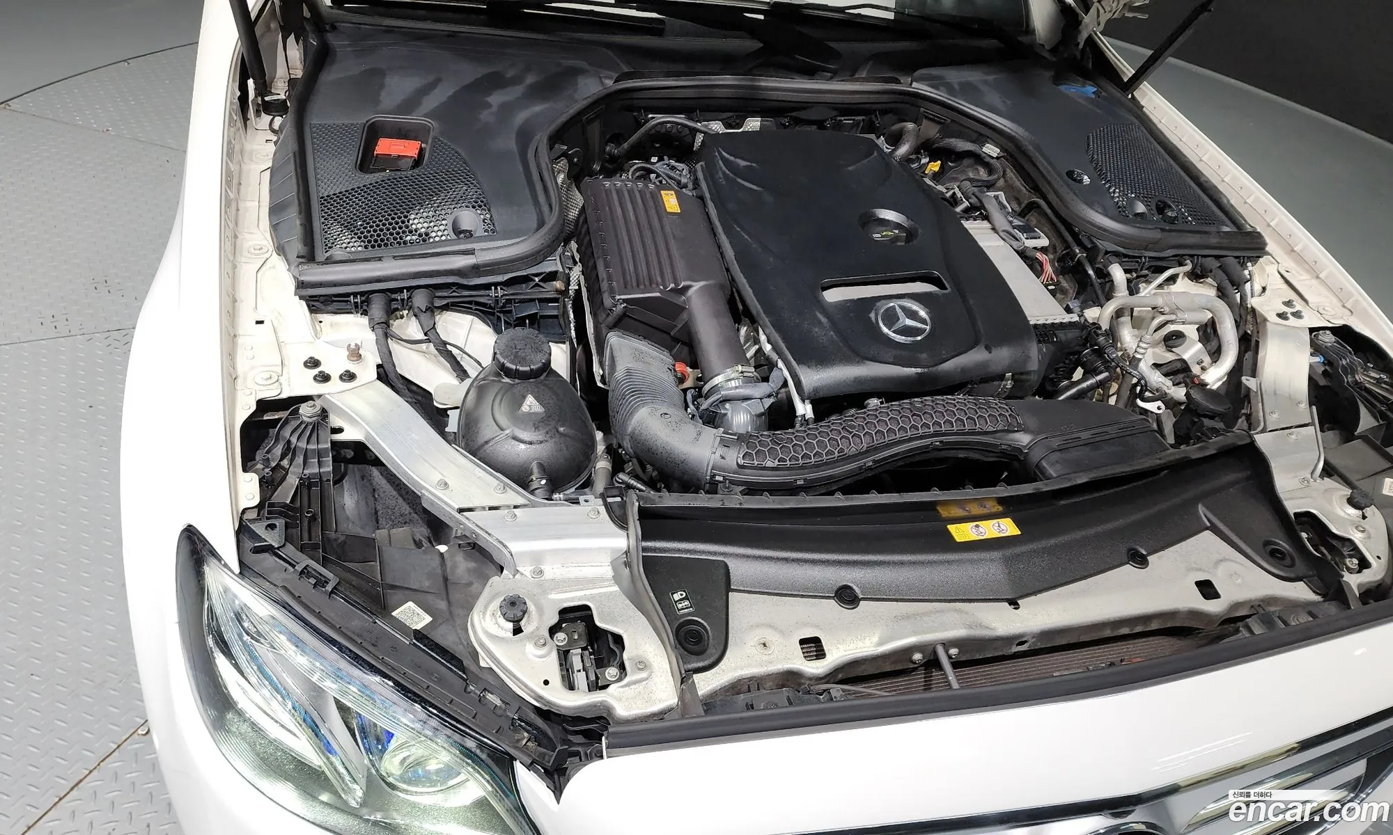 Mercedes-Benz E-Klasse E300 4Matic Amg Line 2017 - фотография 17092097