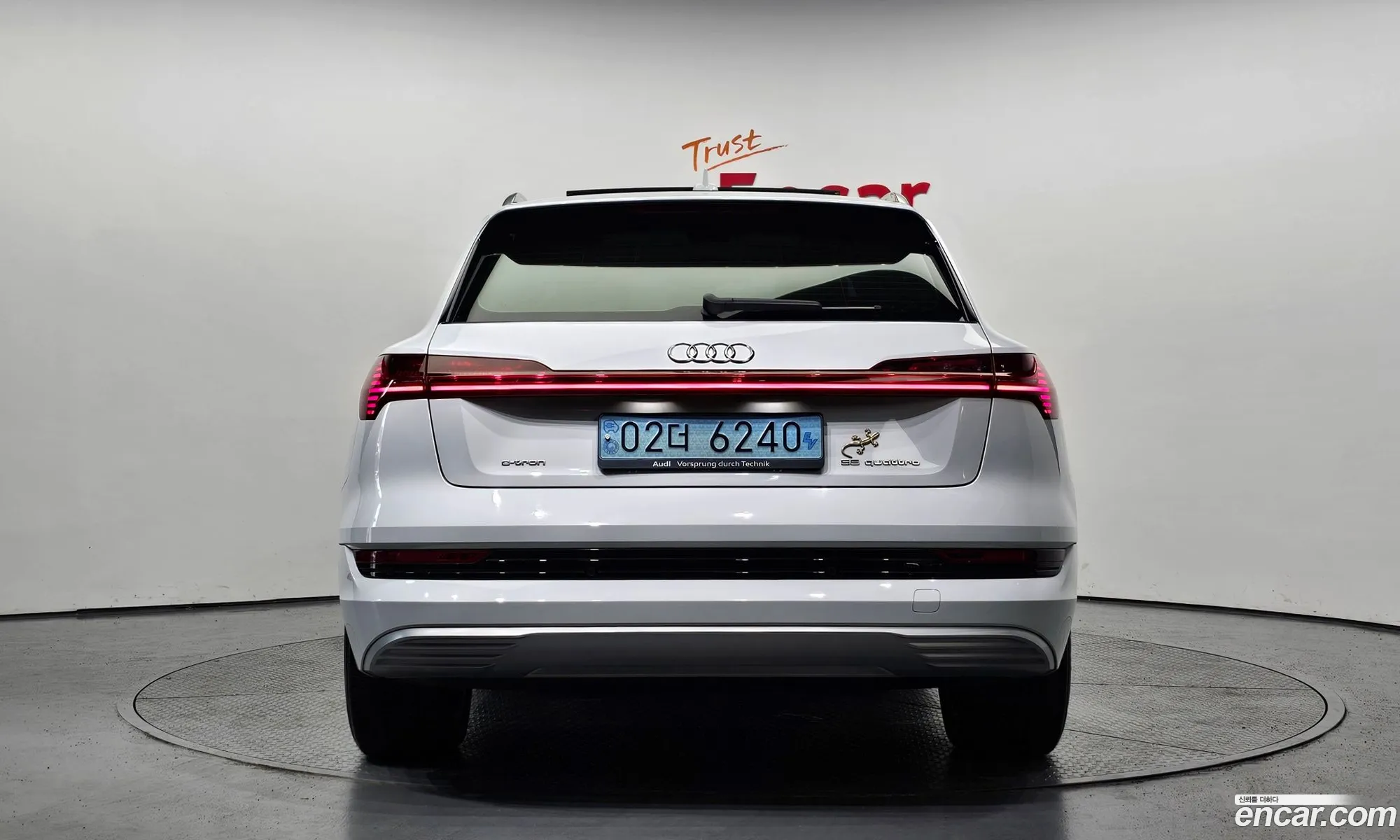 Audi E-Tron 55 Quattro - фотография 117497