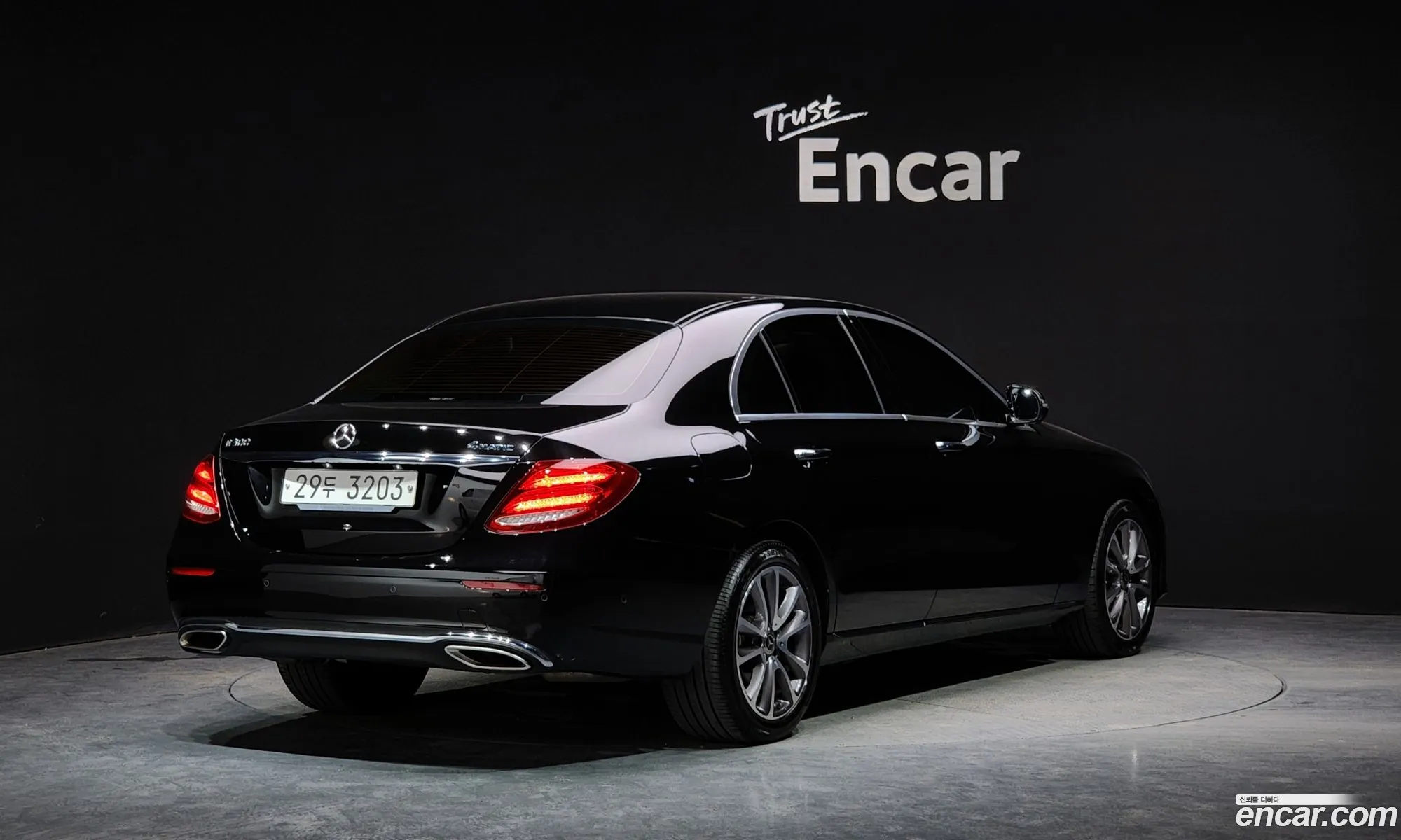 Mercedes E-Class W213 E300 4Matic Avant Garde - фотография 19173929
