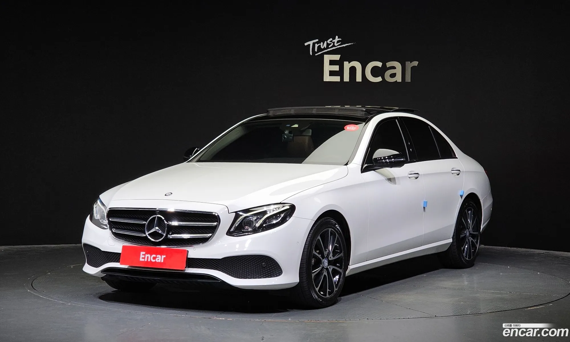 Mercedes-Benz E-Klasse E300 Avantgarde 2017 - фотография 17115236